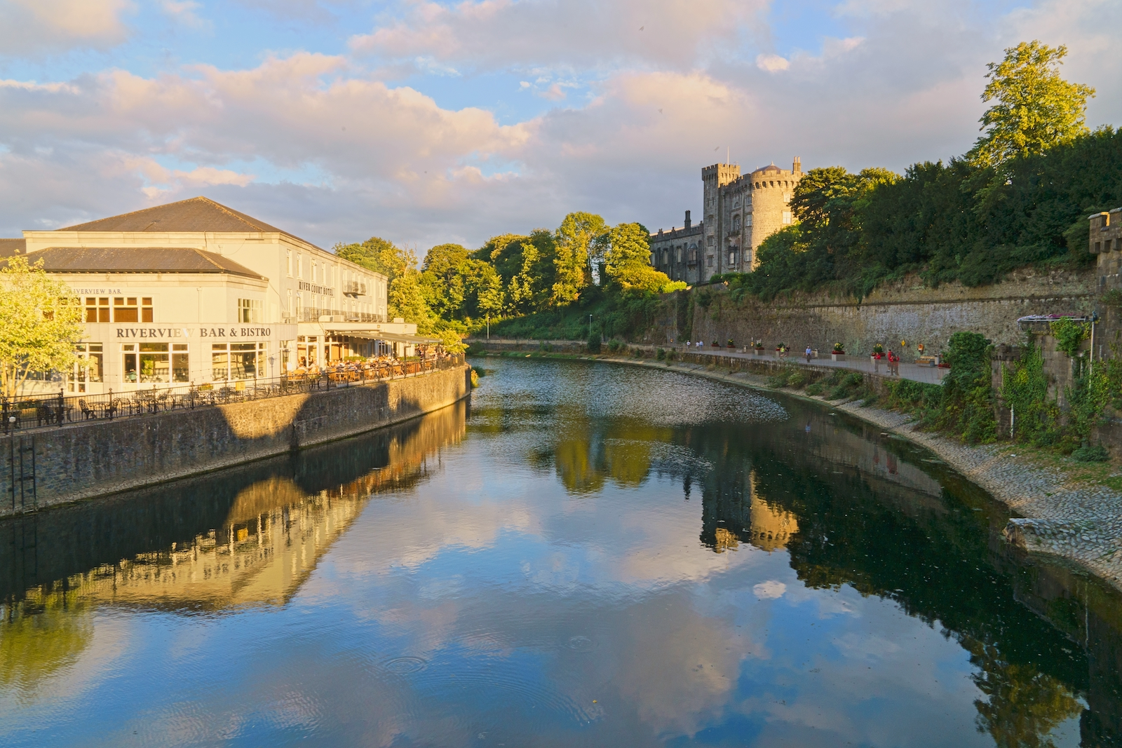 kilkenny-castle-on-the-banks-of-the-river-nore-[late-evening-in-august-2018]-227083-excellent