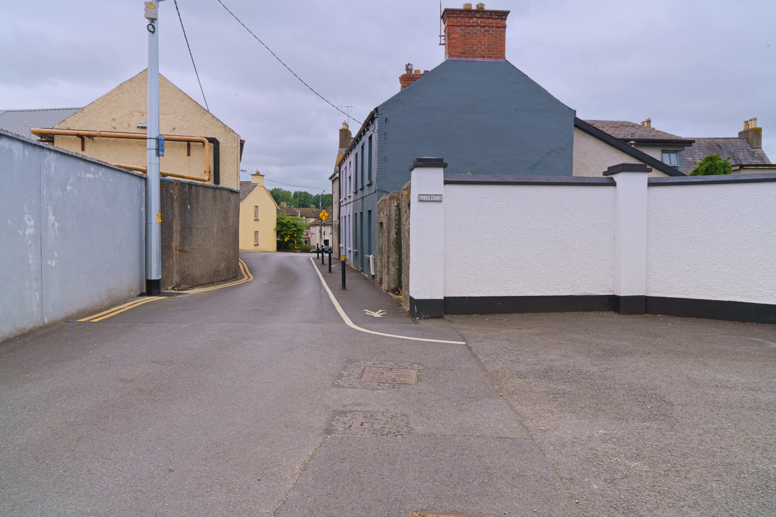 IN 2018 I EXPLORED A NARROW LANE NETWORK IN KILKENNY [DEAN STREET TO BUTT'S GREEN]-234286-1