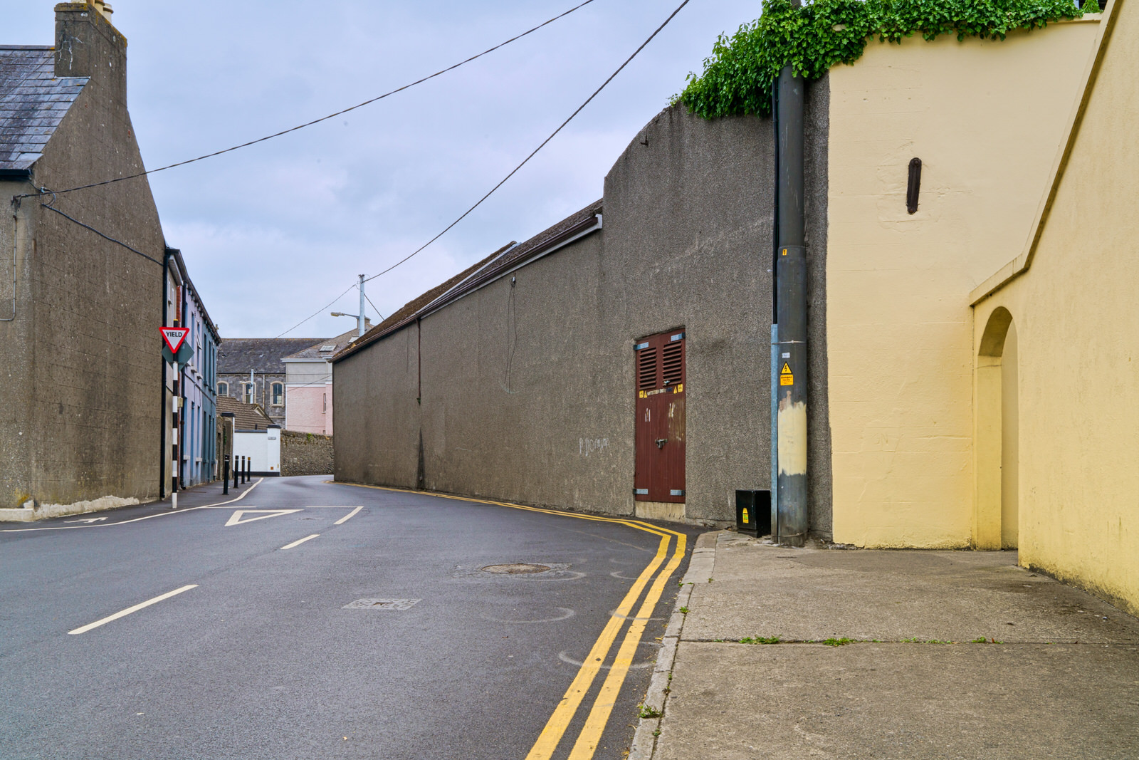 IN 2018 I EXPLORED A NARROW LANE NETWORK IN KILKENNY [DEAN STREET TO BUTT'S GREEN]-234291-1