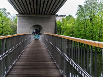 EXAMPLES OF STREET ART