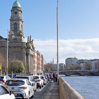 CITY CENTRE QUAYS Exploring the Dublin Quays with the groundbreaking Sony FE 50-150mm f/2 GM. This review examines whether this heavy-duty...