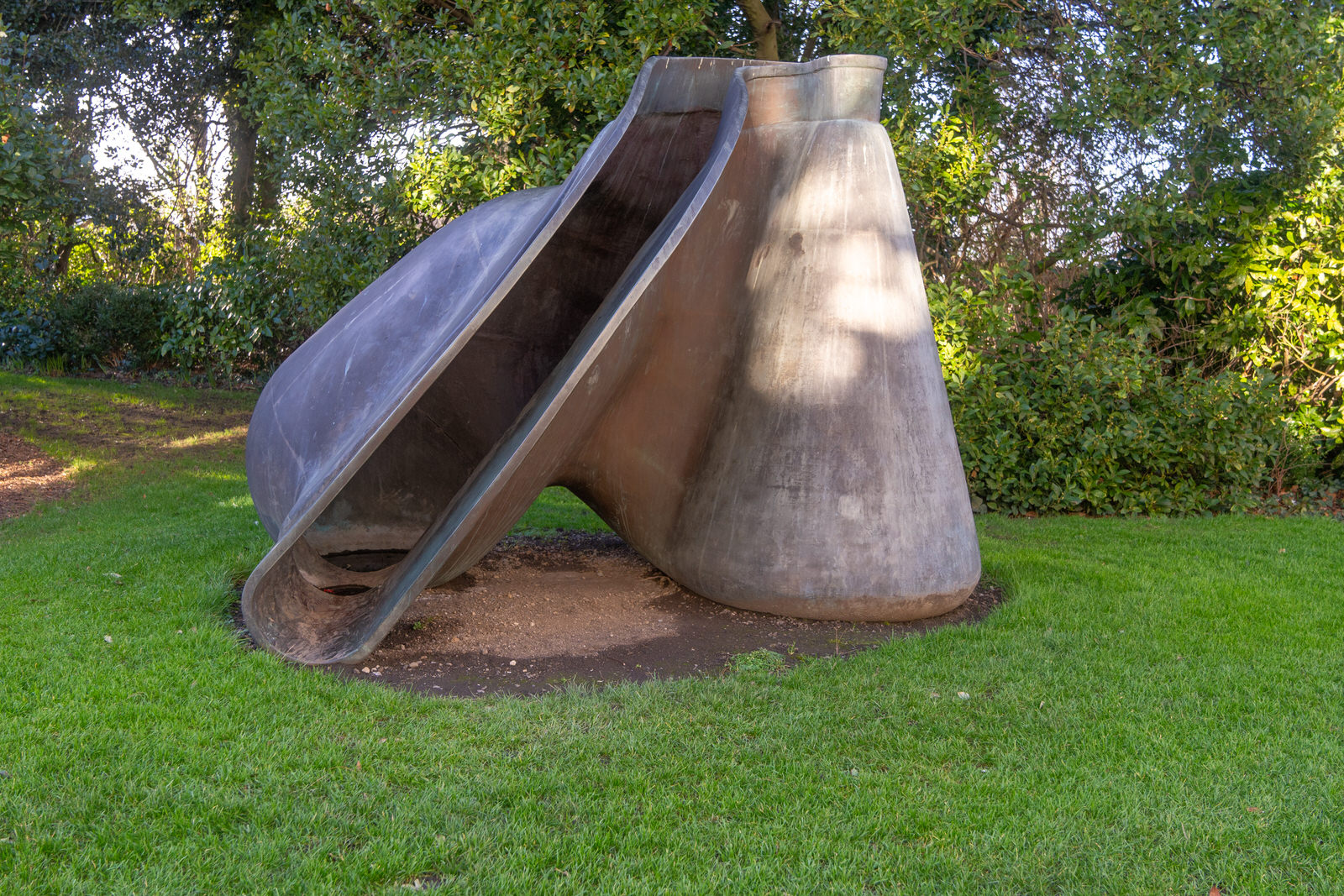 UNTITLED BY TONY CRAGG