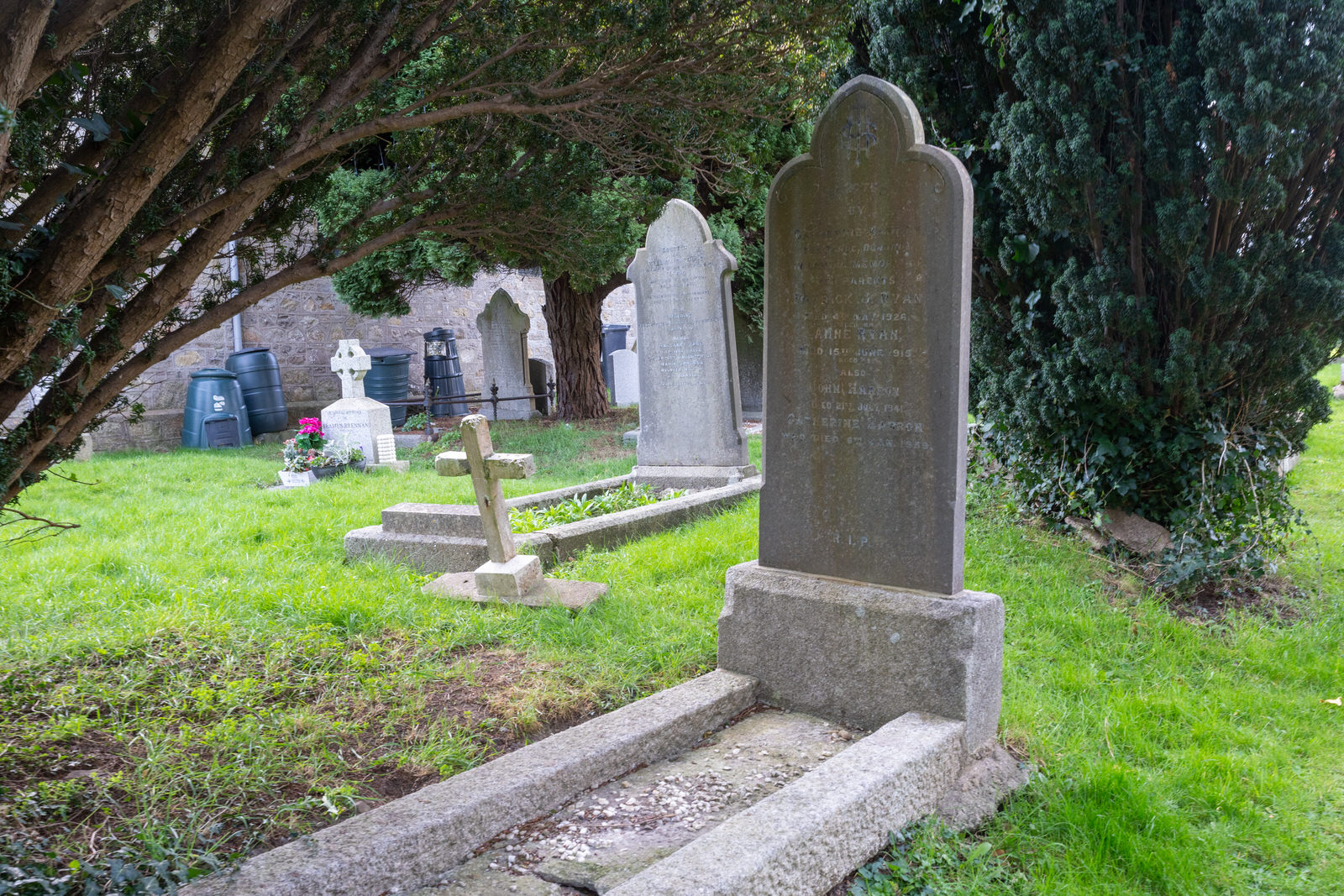 ST NAHI'S IN DUNDRUM