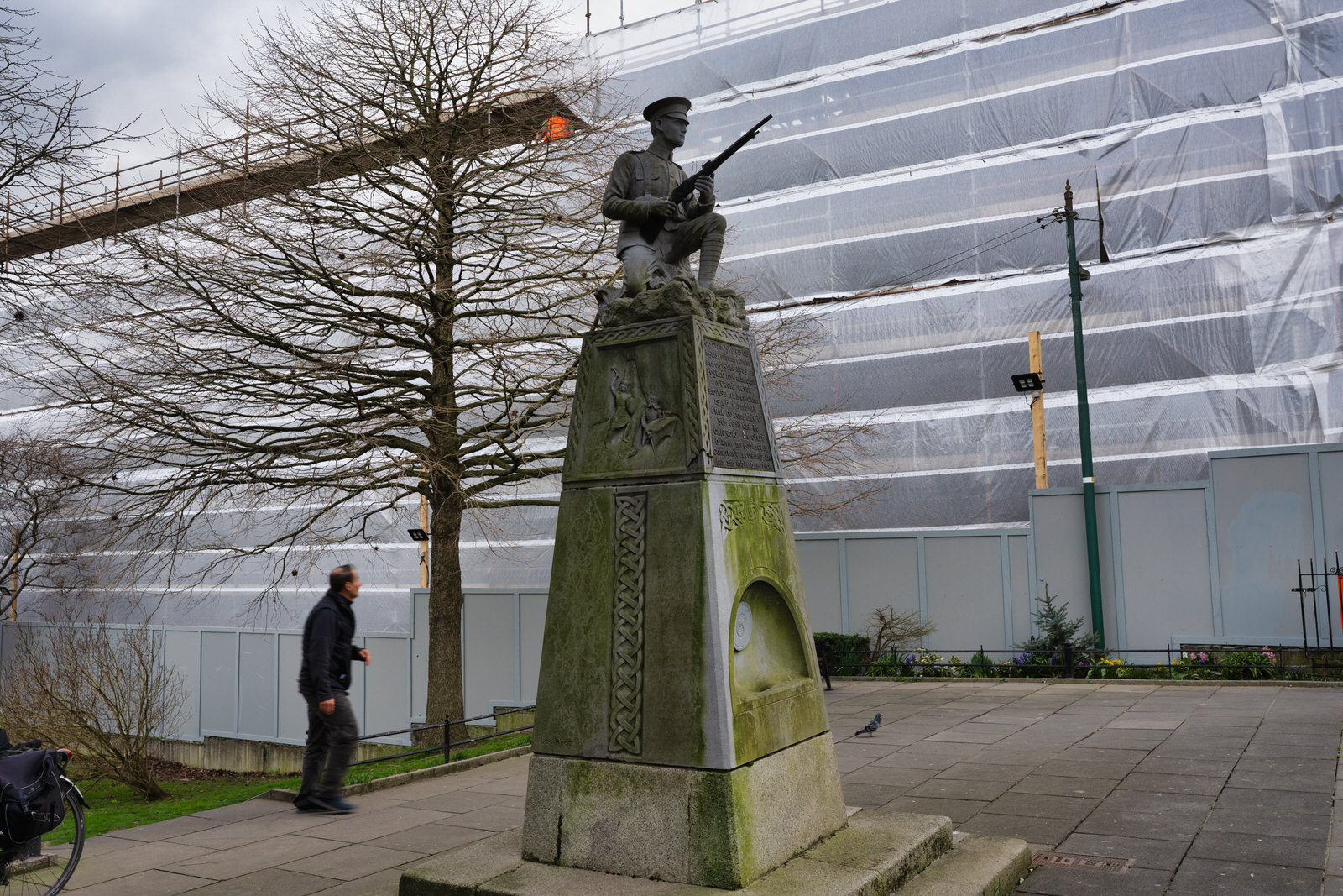 THE VOLUNTEERS MEMORIAL