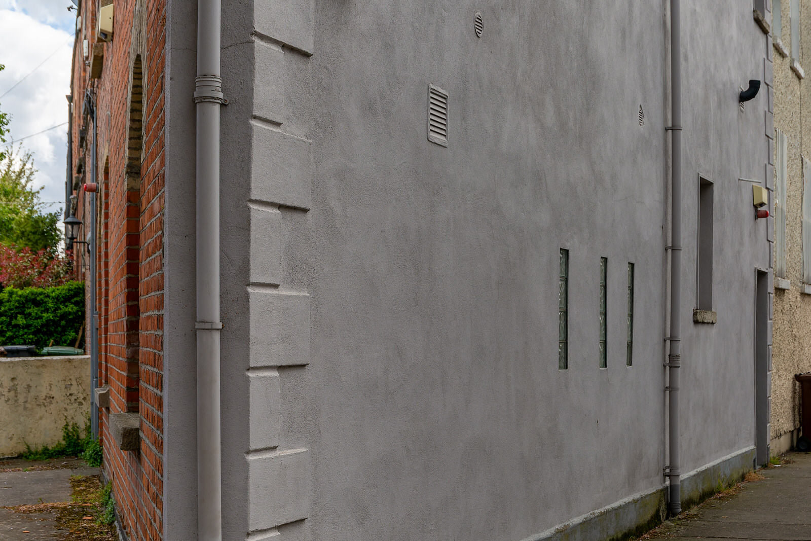 WEDGE SHAPED HOUSE