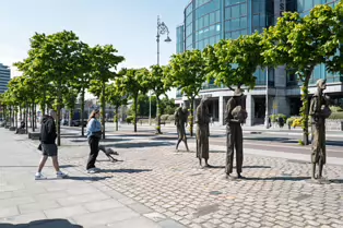 THE FAMINE MEMORIAL ON CUSTOM HOUSE QUAY [MY SECOND SESSION USING THE LEICA Q3]-250908-1