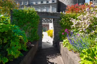 THE GARDA MEMORIAL GARDEN [LOCATED WITHIN THE DUBHLINN GARDENS AT DUBLIN CASTLE]-251242-1