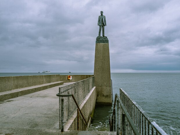 DUN LAOGHAIRE SEAFRONT Discover how the stunning restoration of the Dún Laoghaire Baths has revitalised Scotsman's Bay, and explore the newly...