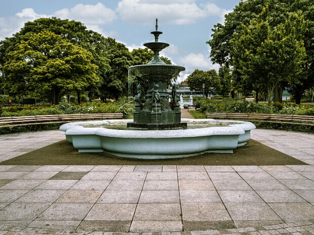PEOPLES PARK Discover the history and stunning 2012 restoration of the People’s Park in Dún Laoghaire. Built in 1890 on a former...