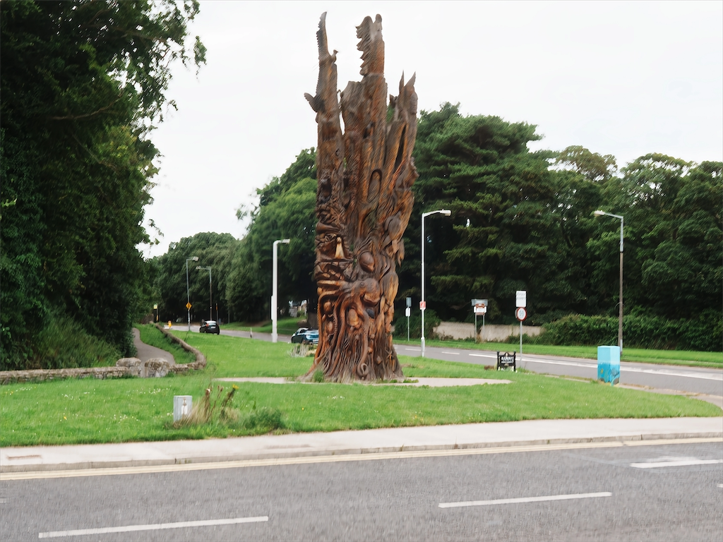 TREE CARVING AT WATERMILL ROAD IN RAHENY[TREE OF LIFE BY TOMMY CRAGGS] 001