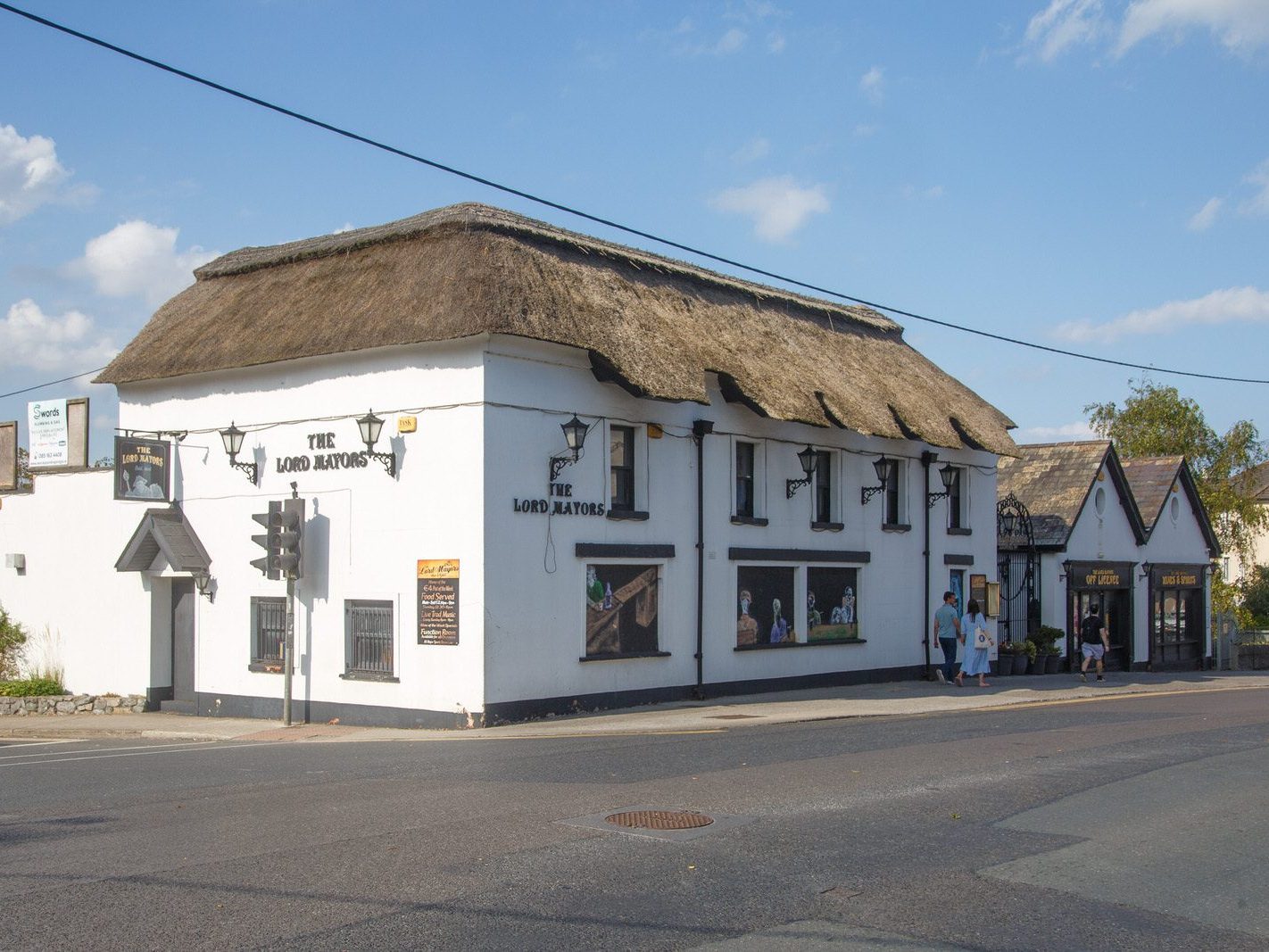 THE LORD MAYOR'S PUB IS TO BE DEMOLISHED [I VISITED SWORDS IN ORDER TO PHOTOGRAPH THIS THATCHED PUB] 001