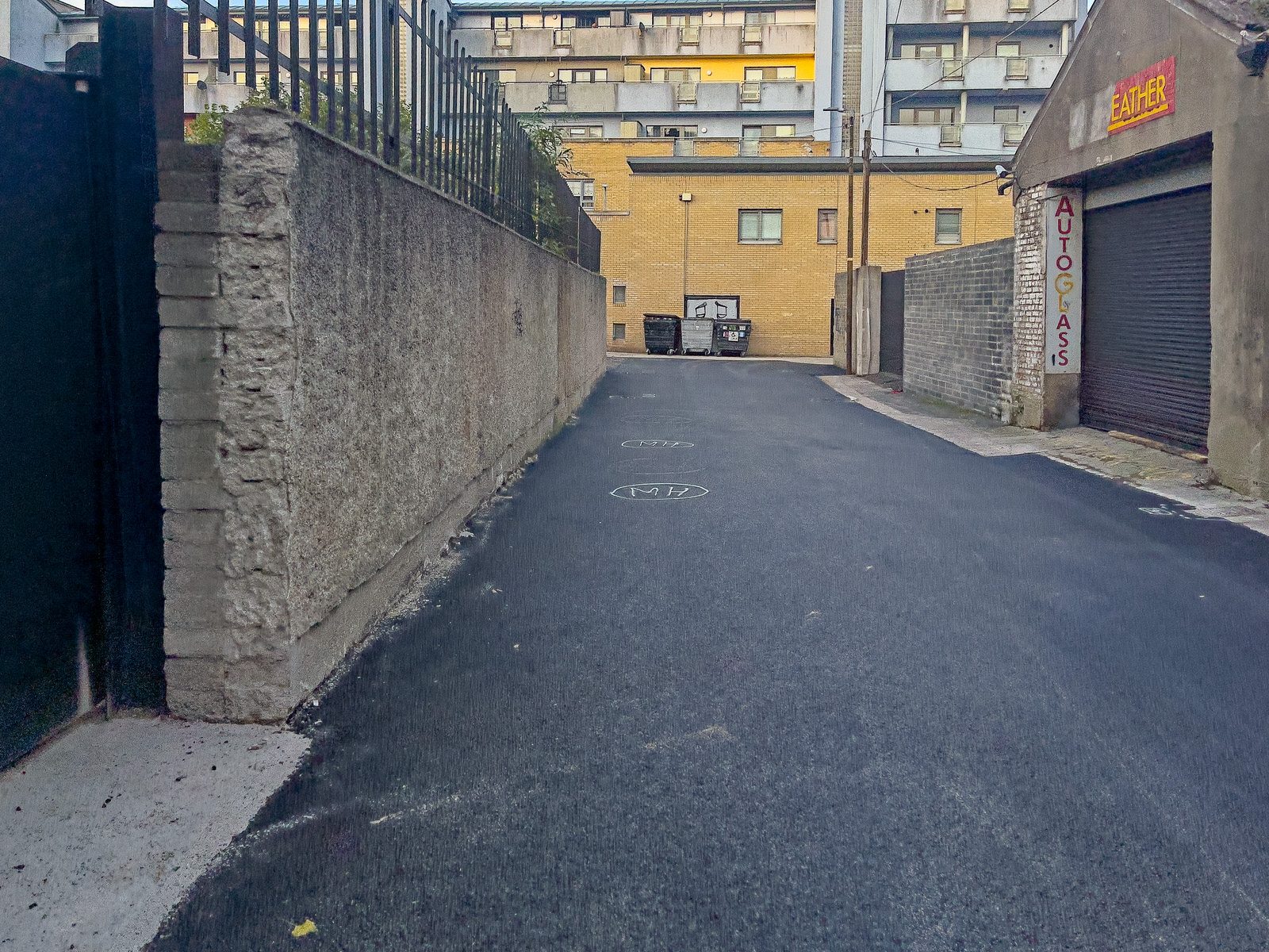 HENRIETTA LANE HAS BEEN RESURFACED [TO THE SIDE OF AND BEHIND 4 AND 3 HENRIETTA STREET] 008