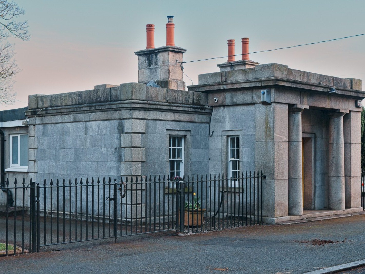CHAPELIZOD GATE AND ST. MARY'S HOSPITAL IN PHOENIX PARK [28 MARCH 2024]-223425-1