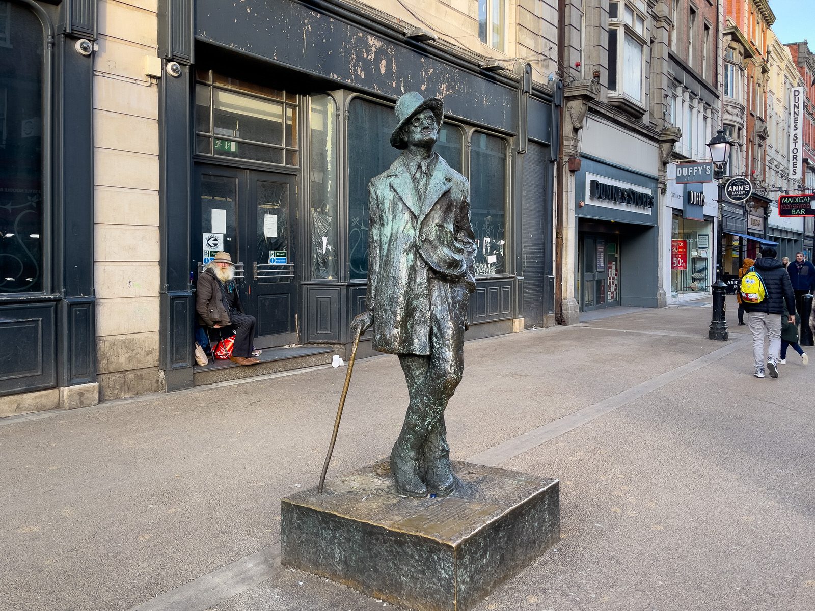 JAMES JOYCE STATUE BY MAJORIE FITZGIBBON [THE STATUE ITSELF HAS ATTRACTED A SOMEWHAT RUDE NICKNAME]-223037-1