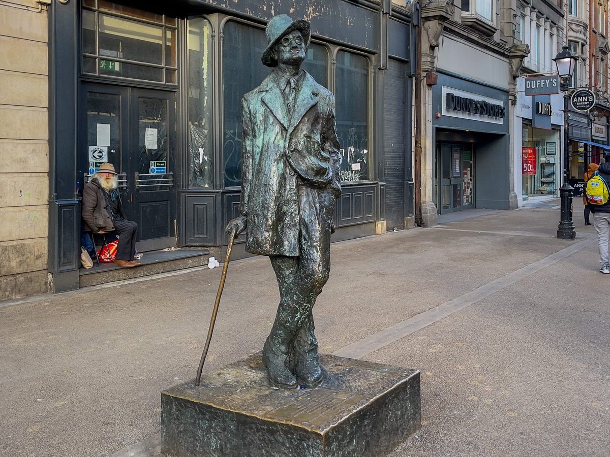 JAMES JOYCE STATUE BY MAJORIE FITZGIBBON [THE STATUE ITSELF HAS ATTRACTED A SOMEWHAT RUDE NICKNAME]-223038-1