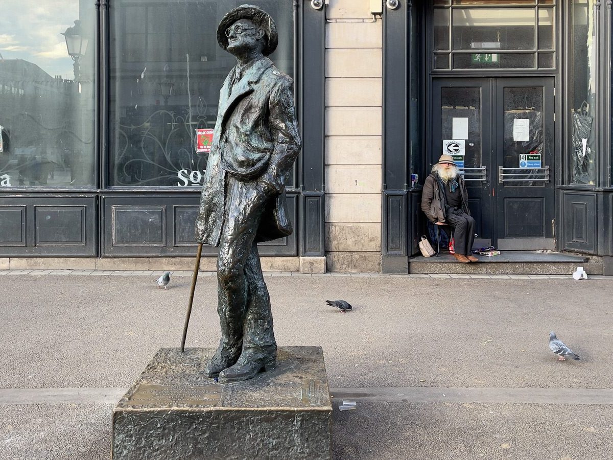 JAMES JOYCE STATUE BY MAJORIE FITZGIBBON [THE STATUE ITSELF HAS ATTRACTED A SOMEWHAT RUDE NICKNAME]-223040-1