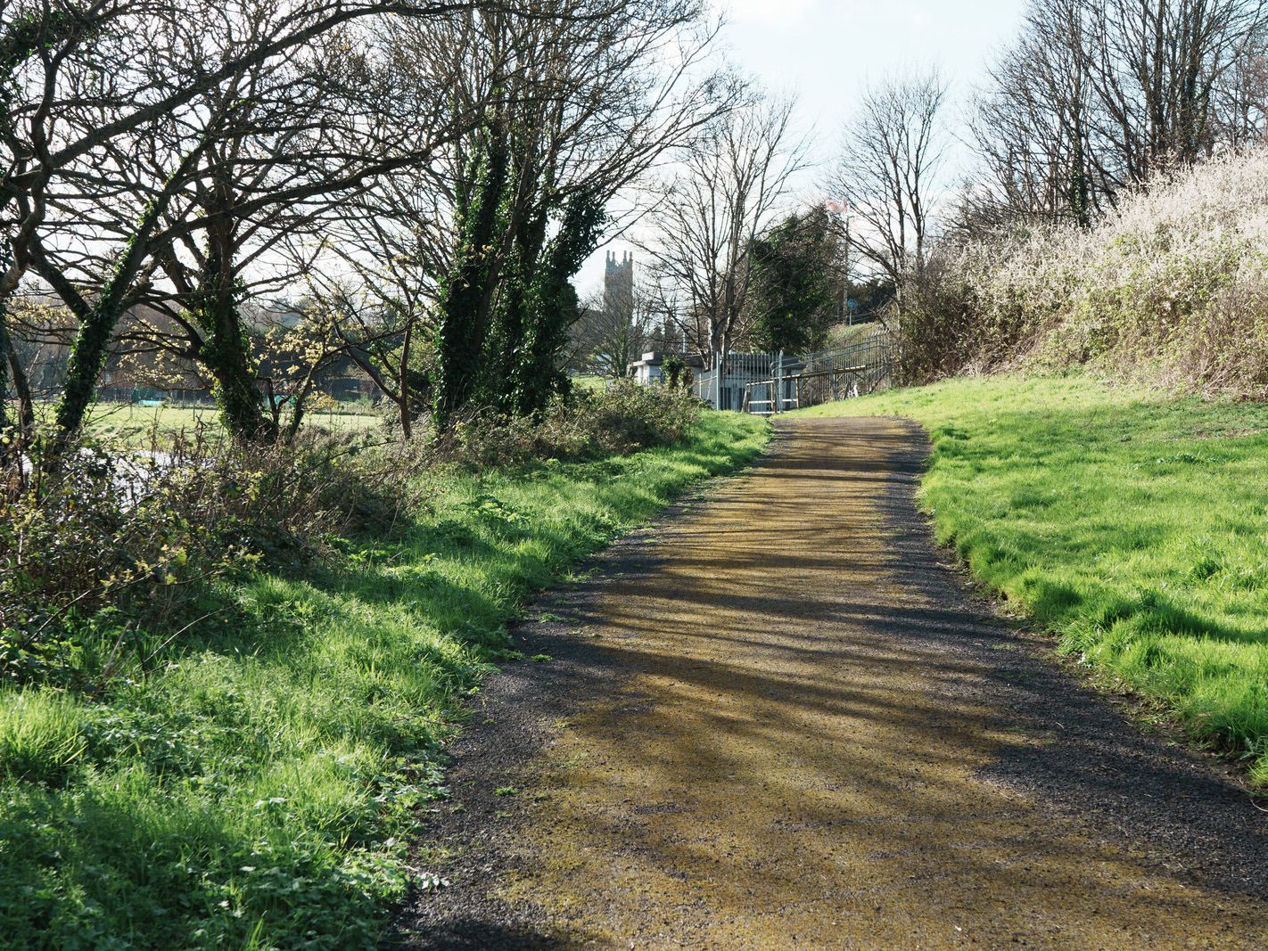 LIFFEY VALLEY PARK AT CHAPELIZOD ON THE NORTH SIDE OF THE RIVER [ACROSS THE ROAD FROM THE ENTRANCE TO PHOENIX PARK]-223364-1