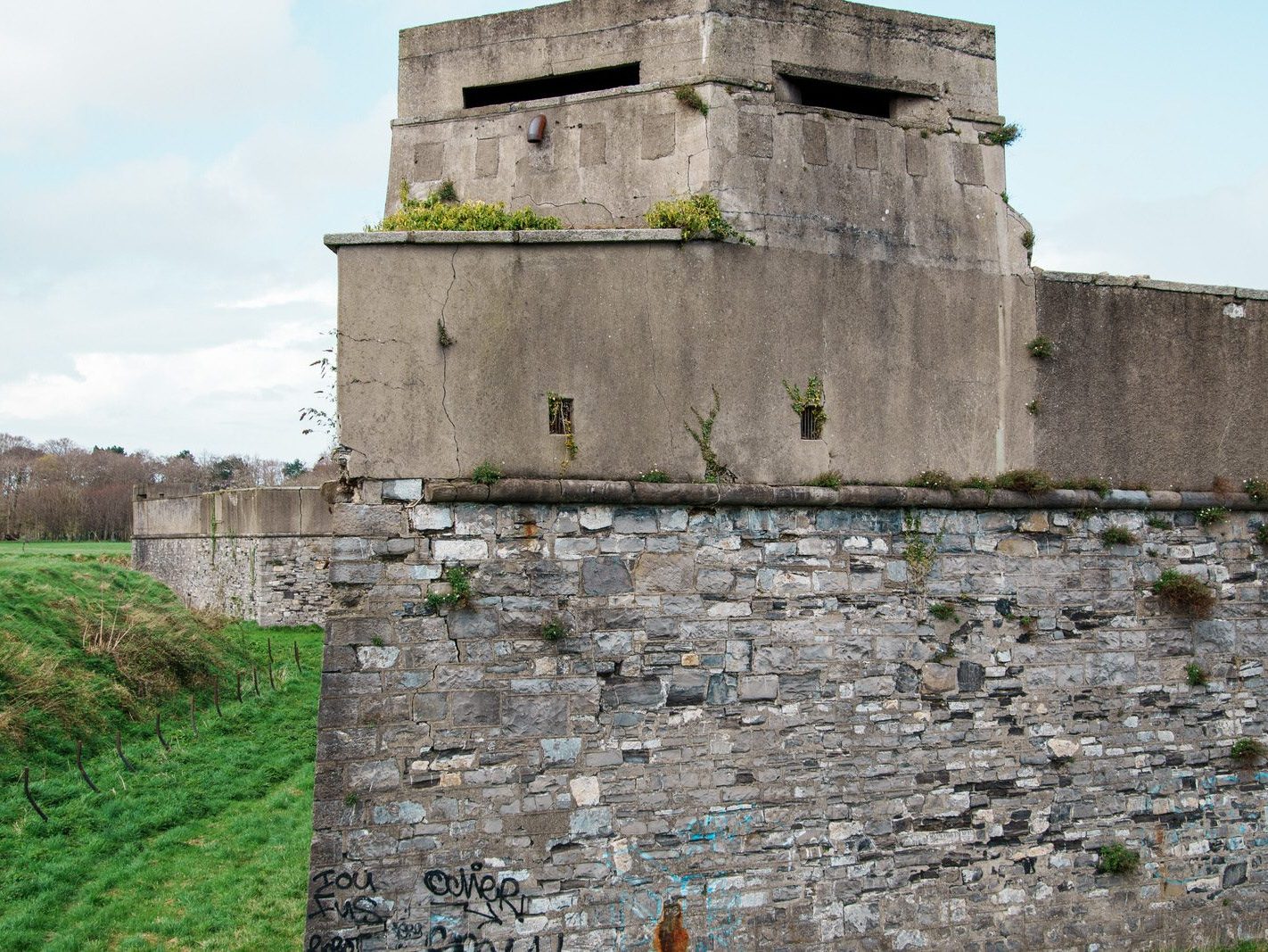 THE MAGAZINE FORT IN PHOENIX PARK [THERE IS MUCH INFORMATION AND A COMPLICATED STORY]-223497-1