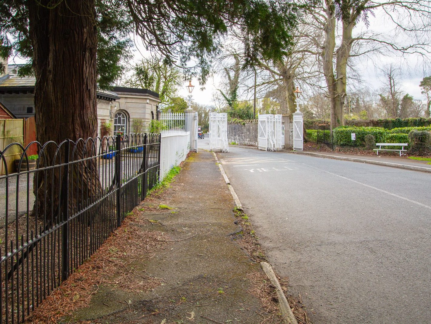 KNOCKMAROON GATE LODGE PHOENIX PARK [AND NEARBY]-223717-1