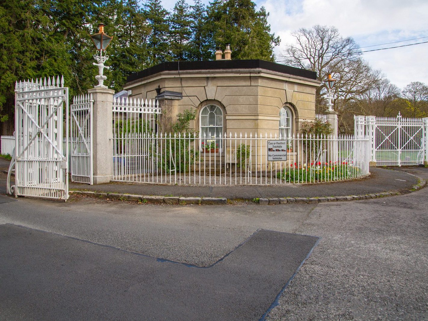 KNOCKMAROON GATE LODGE PHOENIX PARK [AND NEARBY]-223721-1