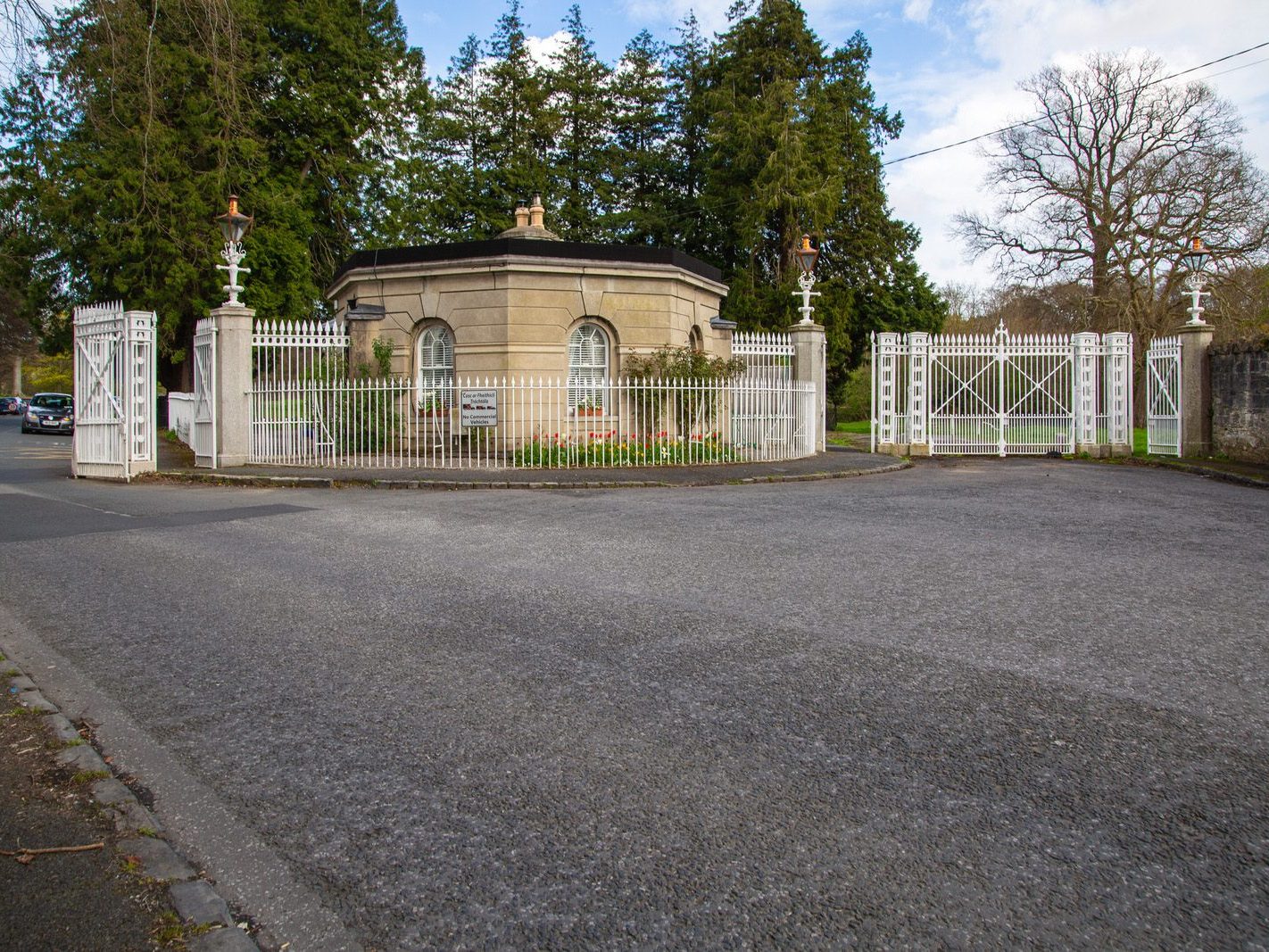 KNOCKMAROON GATE LODGE PHOENIX PARK [AND NEARBY]-223723-1