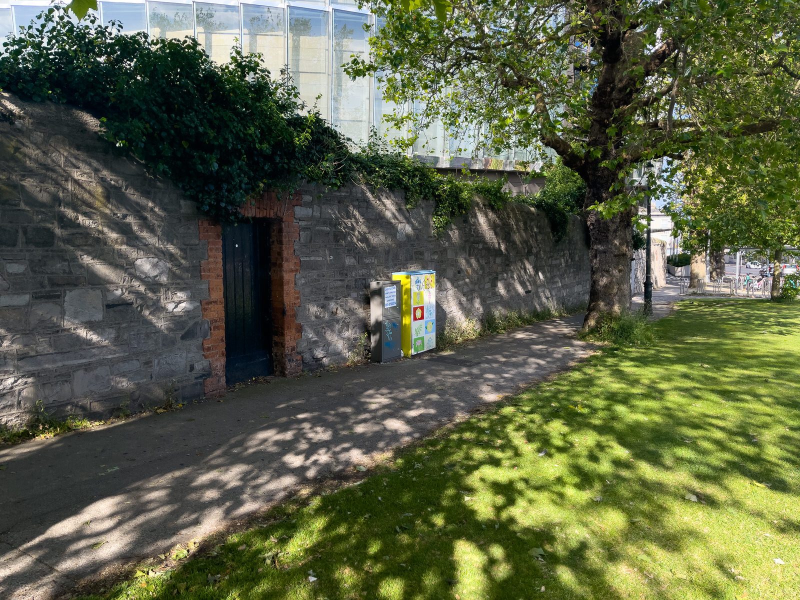 PARKGATE STREET [A GATEWAY TO DUBLIN'S HISTORY AND PARKLANDS]-234194-1