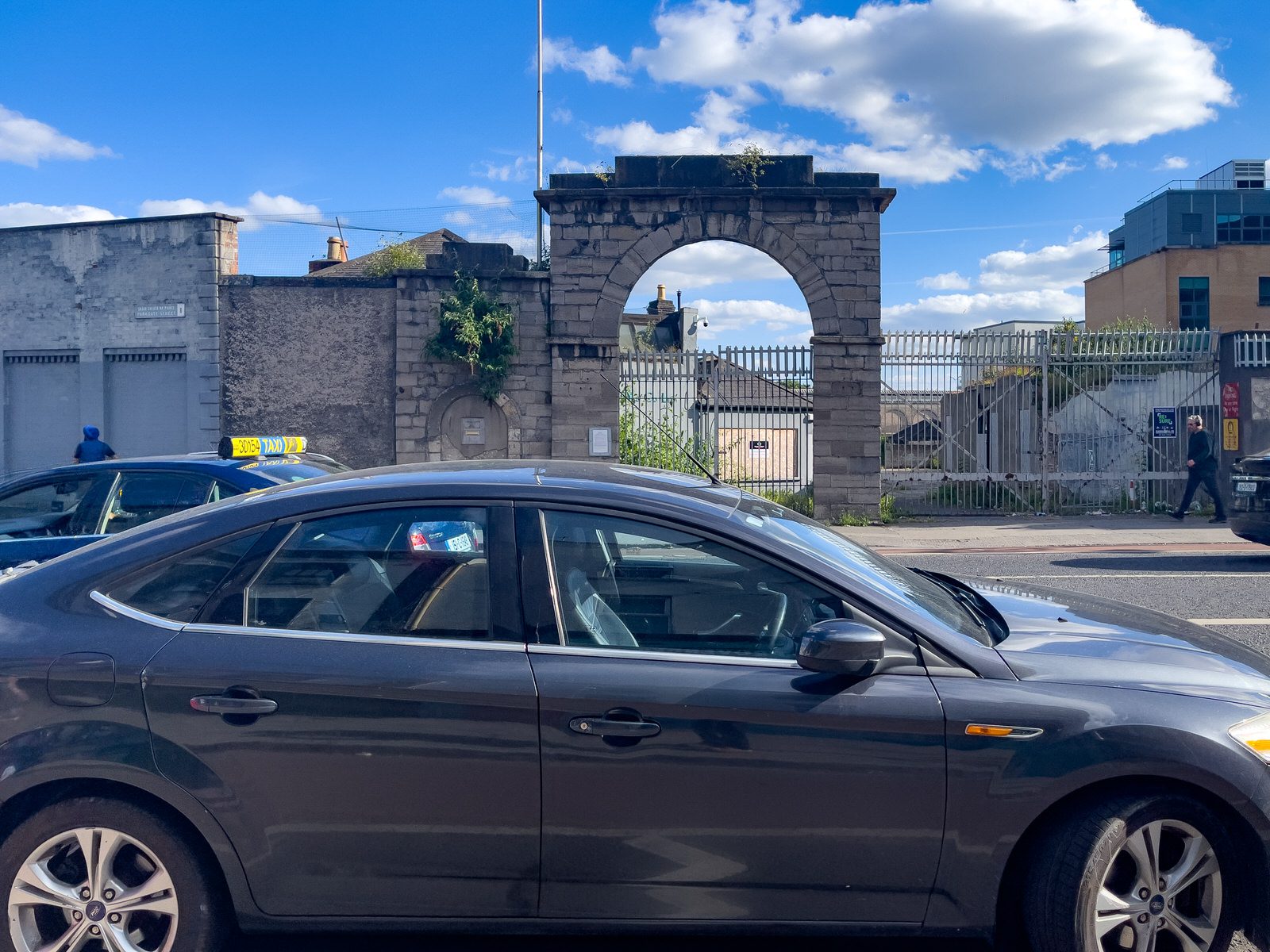 PARKGATE STREET [A GATEWAY TO DUBLIN'S HISTORY AND PARKLANDS]-234206-1