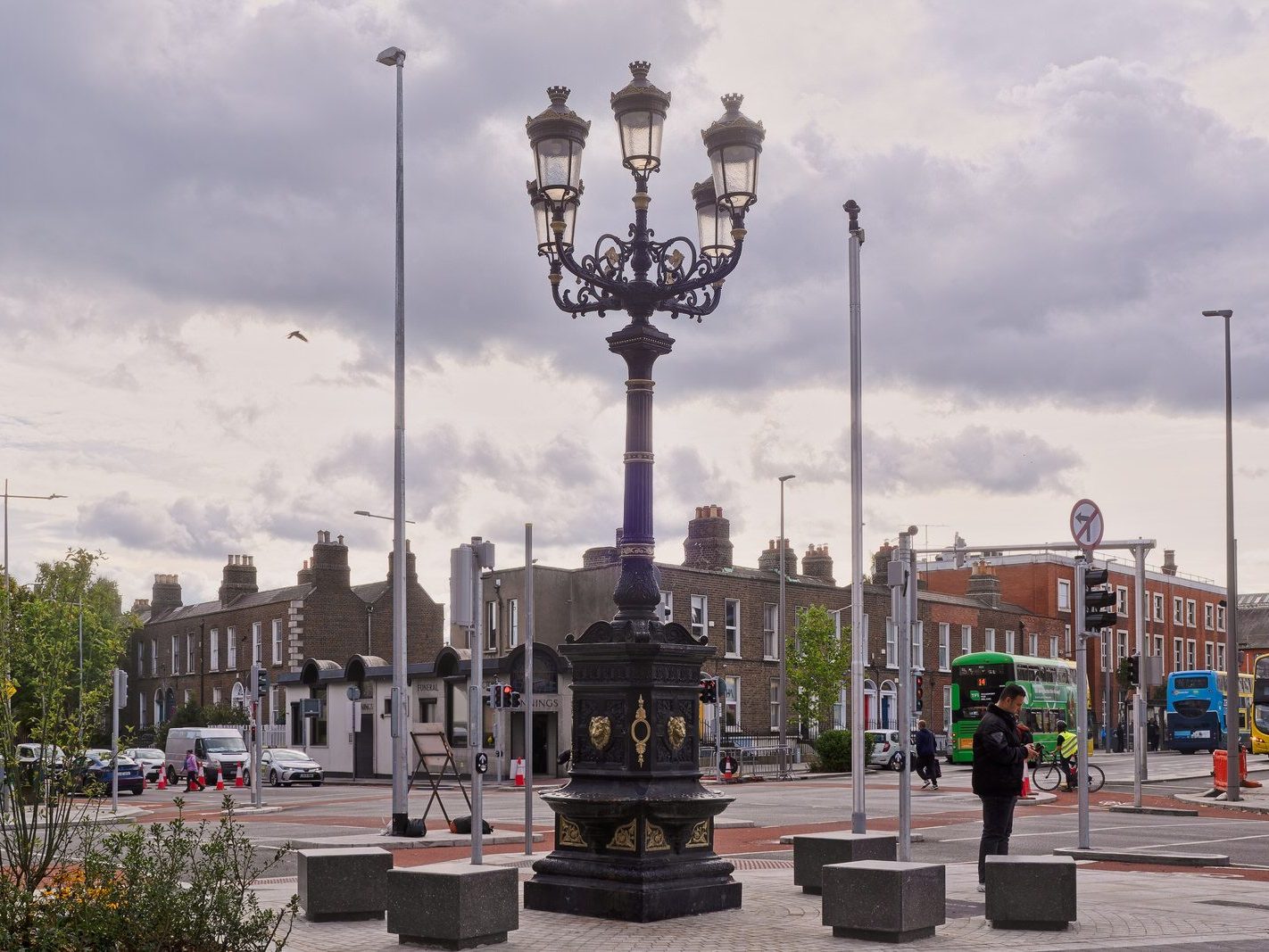 THE FAMOUS FIVE LAMPS [PHOTOGRAPHED 28 SEPTEMBER 2024]-241727-1