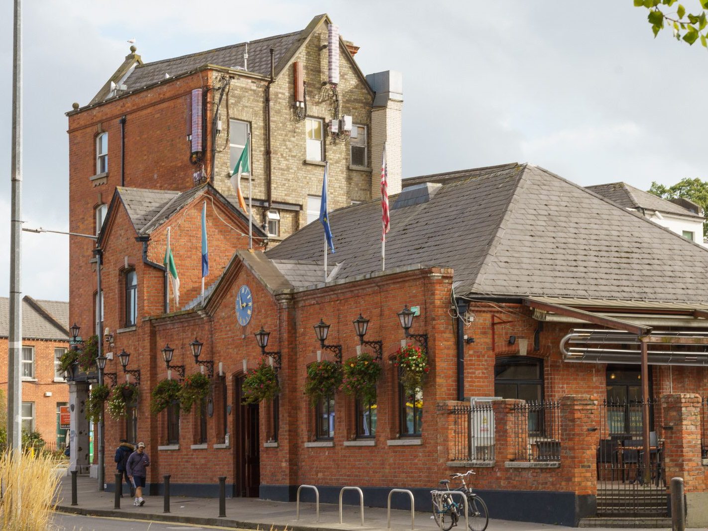 FAGAN'S PUB IN DRUMCONDRA [THE BUILDING DATES FROM 1907 AND WAS DESIGNED BY GEORGE O'CONNOR]-242323-1