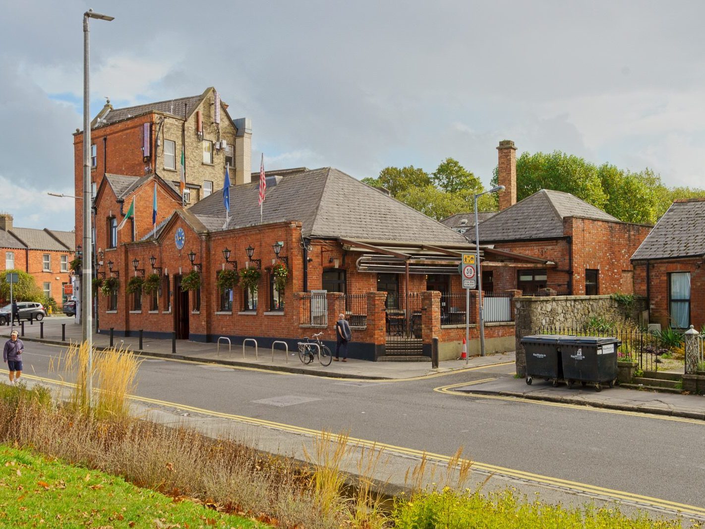 FAGAN'S PUB IN DRUMCONDRA [THE BUILDING DATES FROM 1907 AND WAS DESIGNED BY GEORGE O'CONNOR]-242324-1