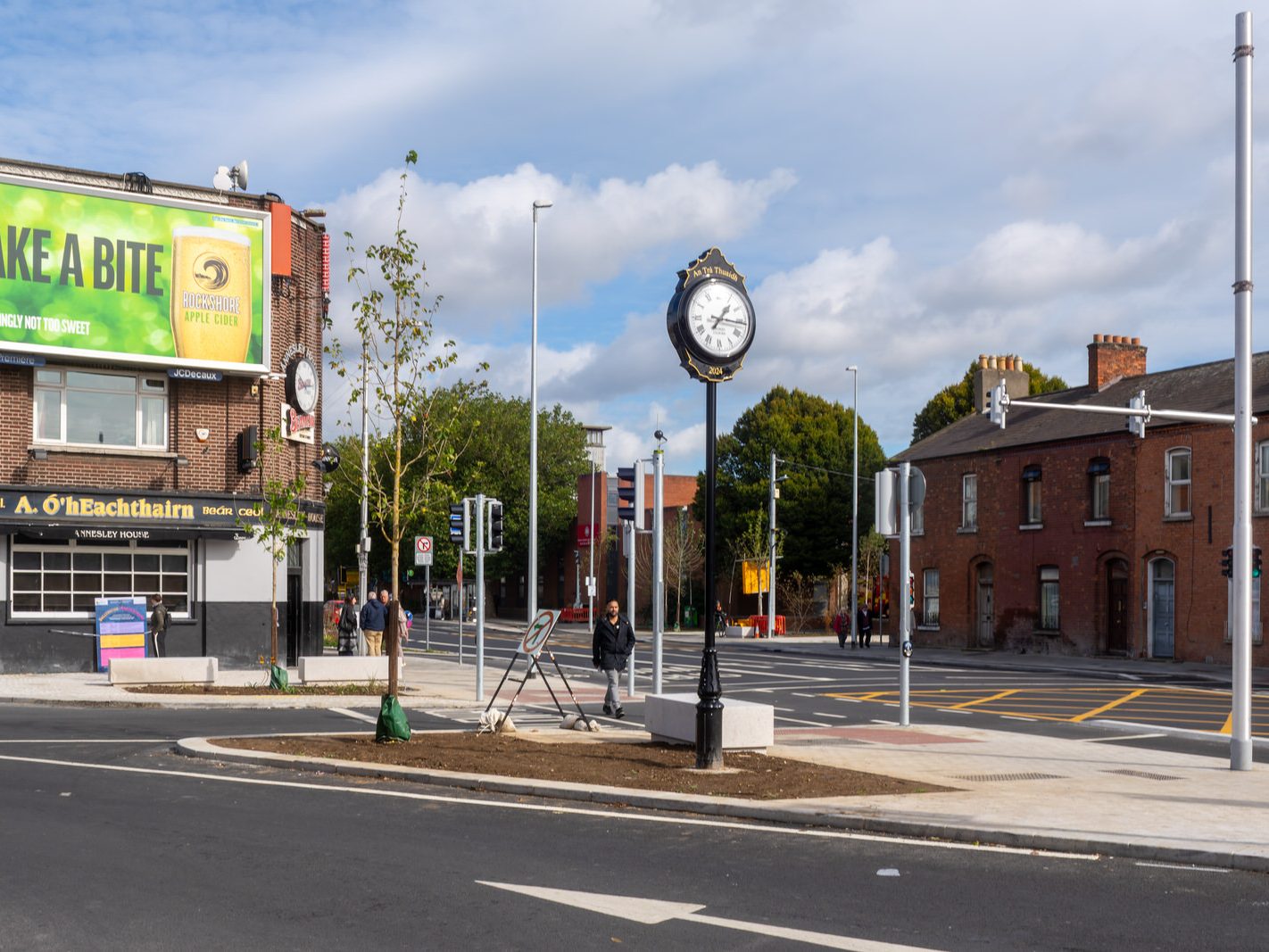 I WAS SURPRISED TO SEE A NEW PUBLIC CLOCK [AT THE APEX OF THE TRIANGLE FORMED BY NORTH STRAND ROAD AND ANNESLEY PLACE]-241894-1