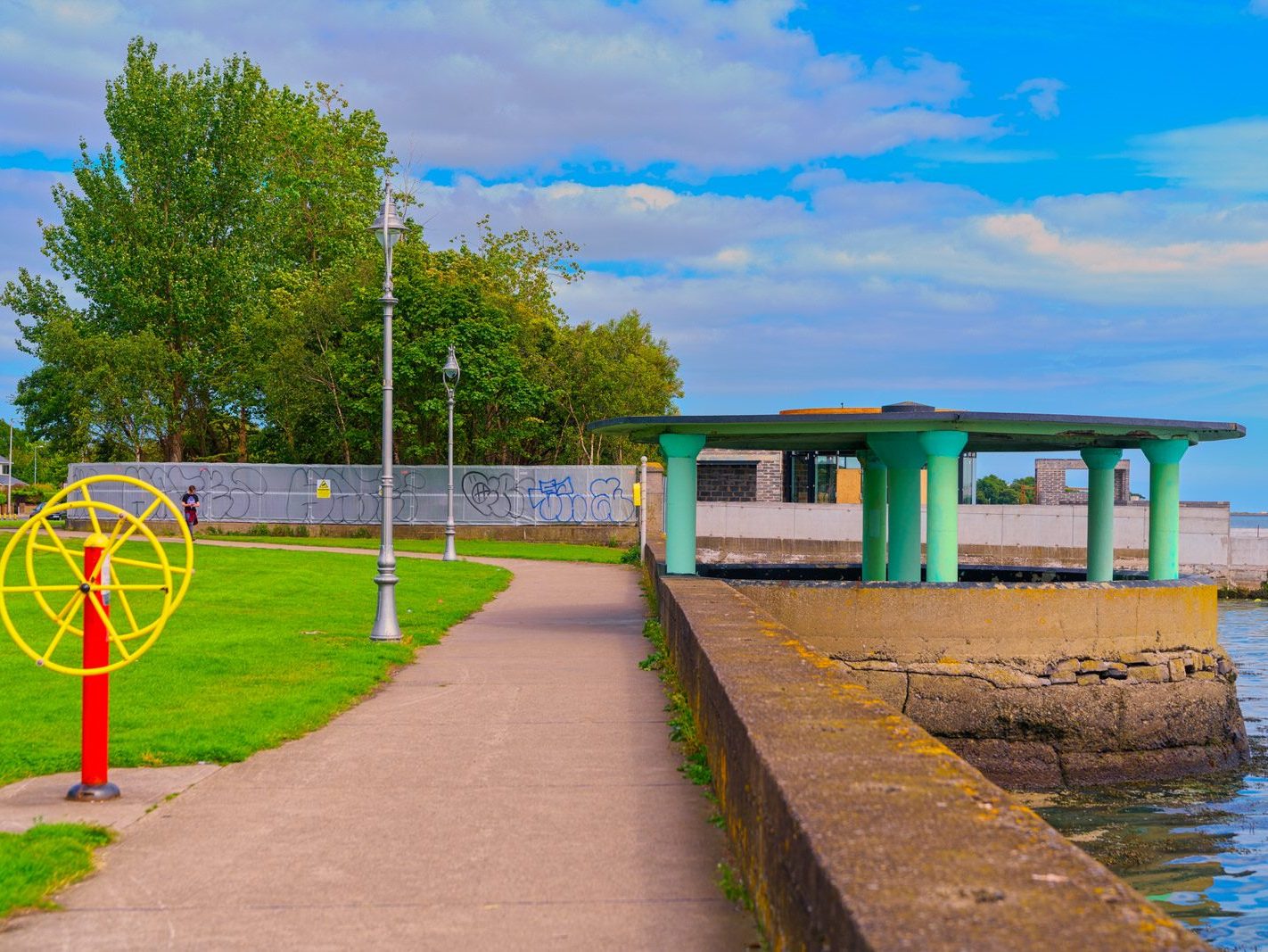 RETRO WIND SHELTERS AND OTHER STRUCTURES IN CLONTARF [DESIGNED IN 1934 BY HERBERT SIMMS]-244373-1