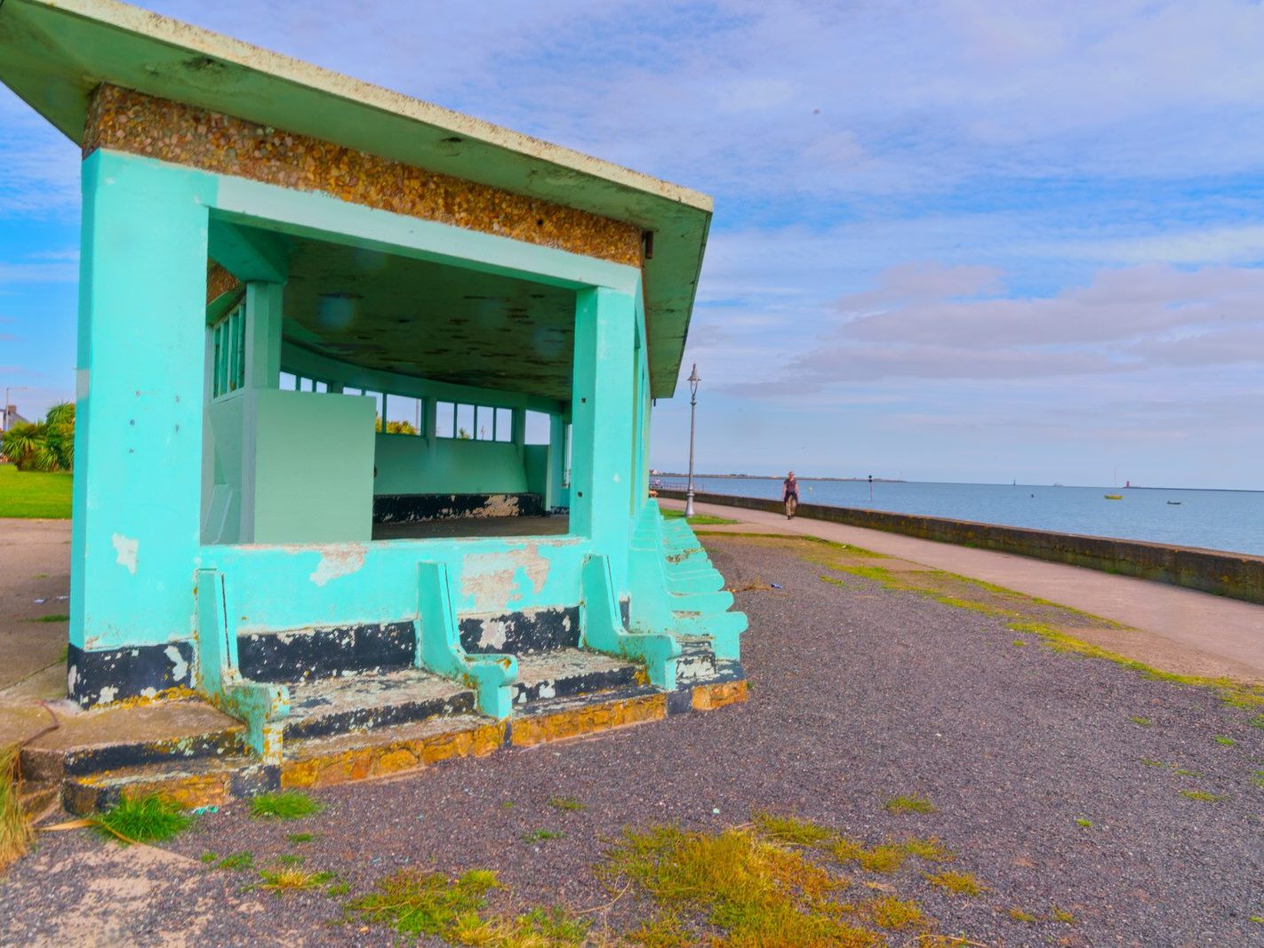RETRO WIND SHELTERS AND OTHER STRUCTURES IN CLONTARF [DESIGNED IN 1934 BY HERBERT SIMMS]-244381-1