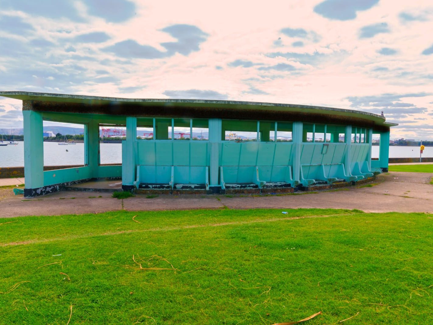 RETRO WIND SHELTERS AND OTHER STRUCTURES IN CLONTARF [DESIGNED IN 1934 BY HERBERT SIMMS]-244383-1