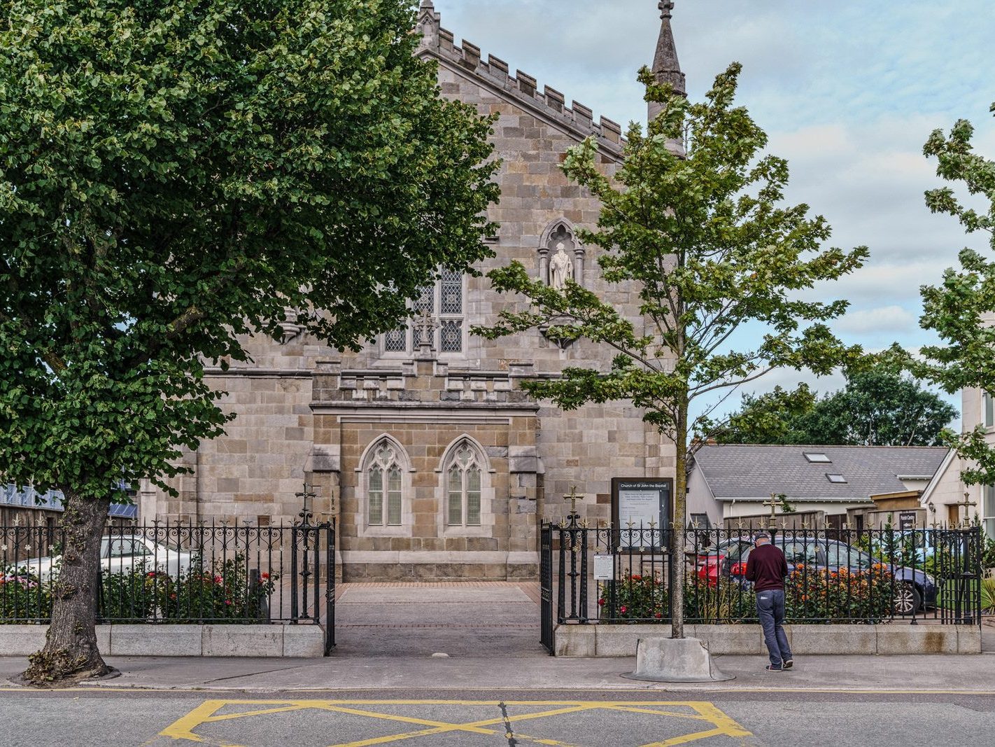 ST JOHN THE BAPTIST CATHOLIC CHURCH [CLONTARF ROAD AND CHURCH GATE AVENUE]-244358-1