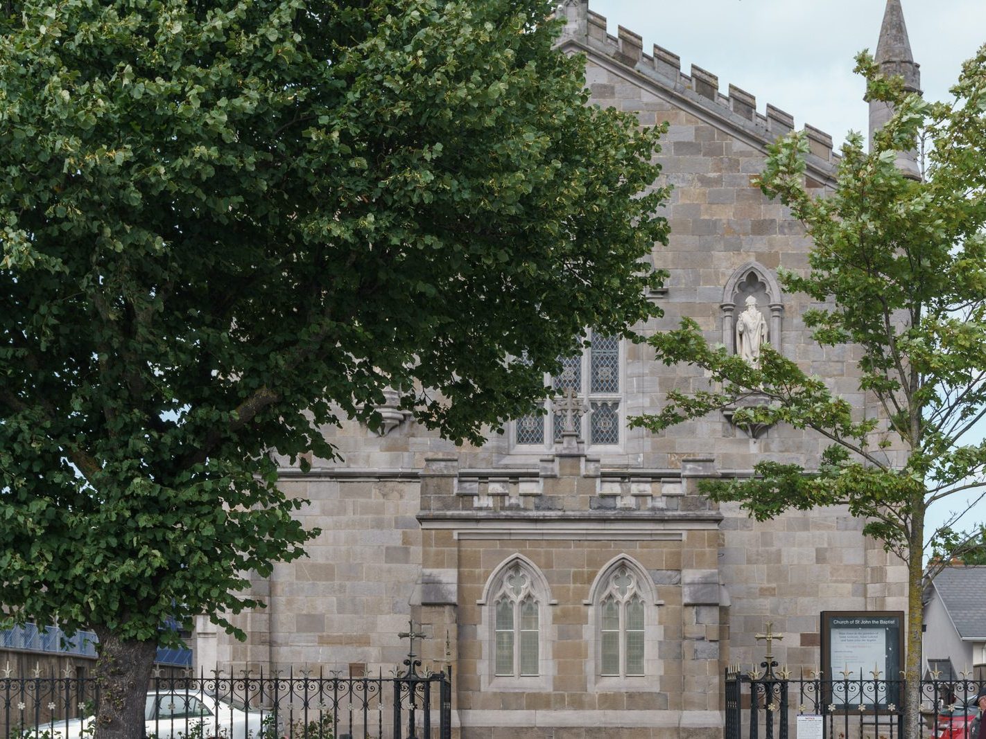 ST JOHN THE BAPTIST CATHOLIC CHURCH [CLONTARF ROAD AND CHURCH GATE AVENUE]-244359-1