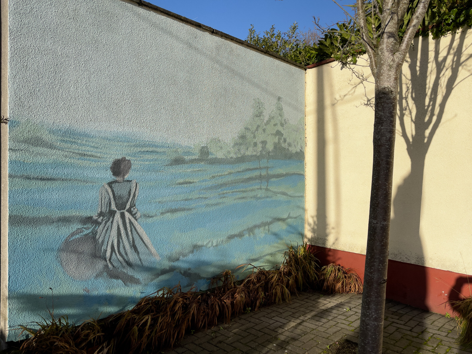 A HUNGER FOR KNOWLEDGE BY JOEY BURNS PLUS A MURAL[A BOG OAK SCULPTURE REPRESENTING THE SALMON OF KNOWLEDGE]
 004