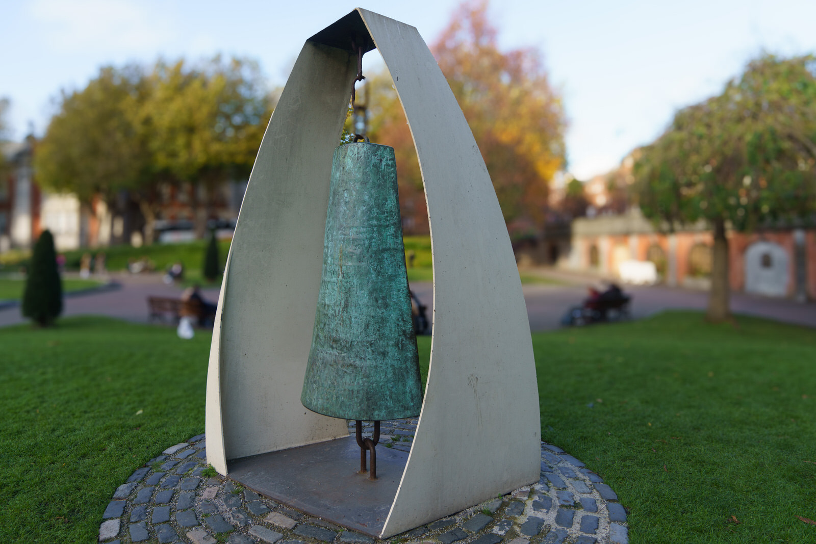 THE LIBERTY BELL BESIDE ST PATRICK'S CATHEDRAL [THE ARTIST IS VIVIENNE ROCHE]
 004
