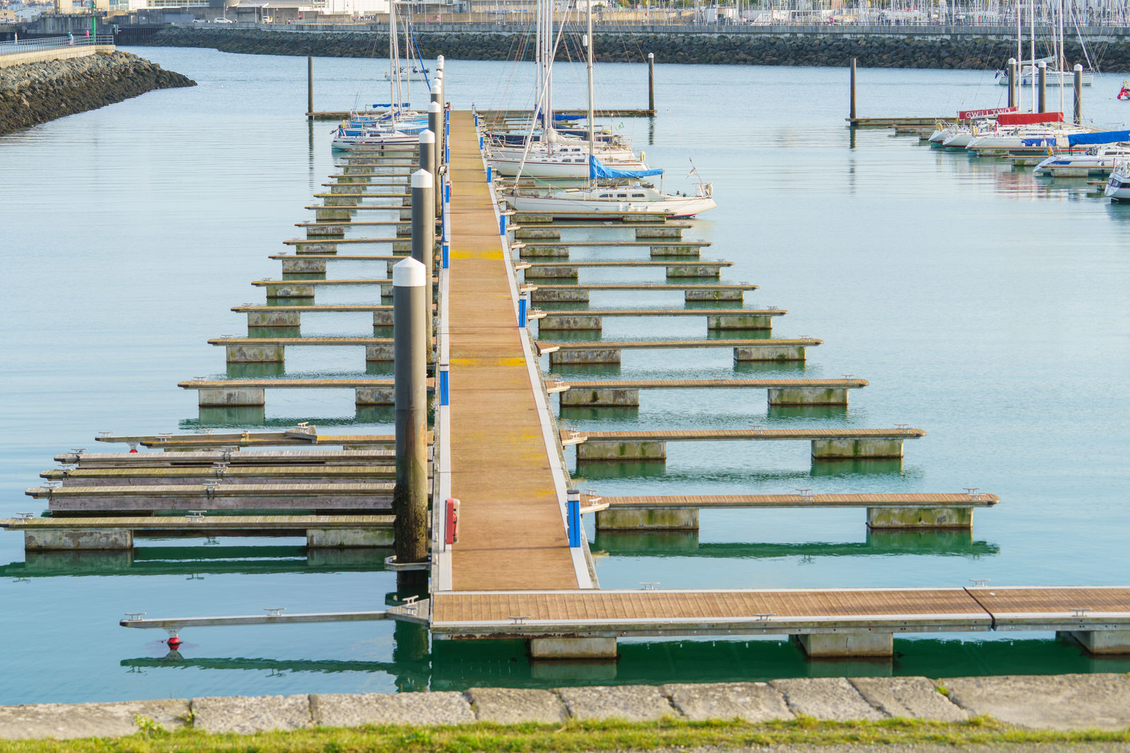 THE SECTION OF THE MARINA NEAR THE WESTERN BREAKWATER [DUN LAOGHAIRE HARBOUR]
 001