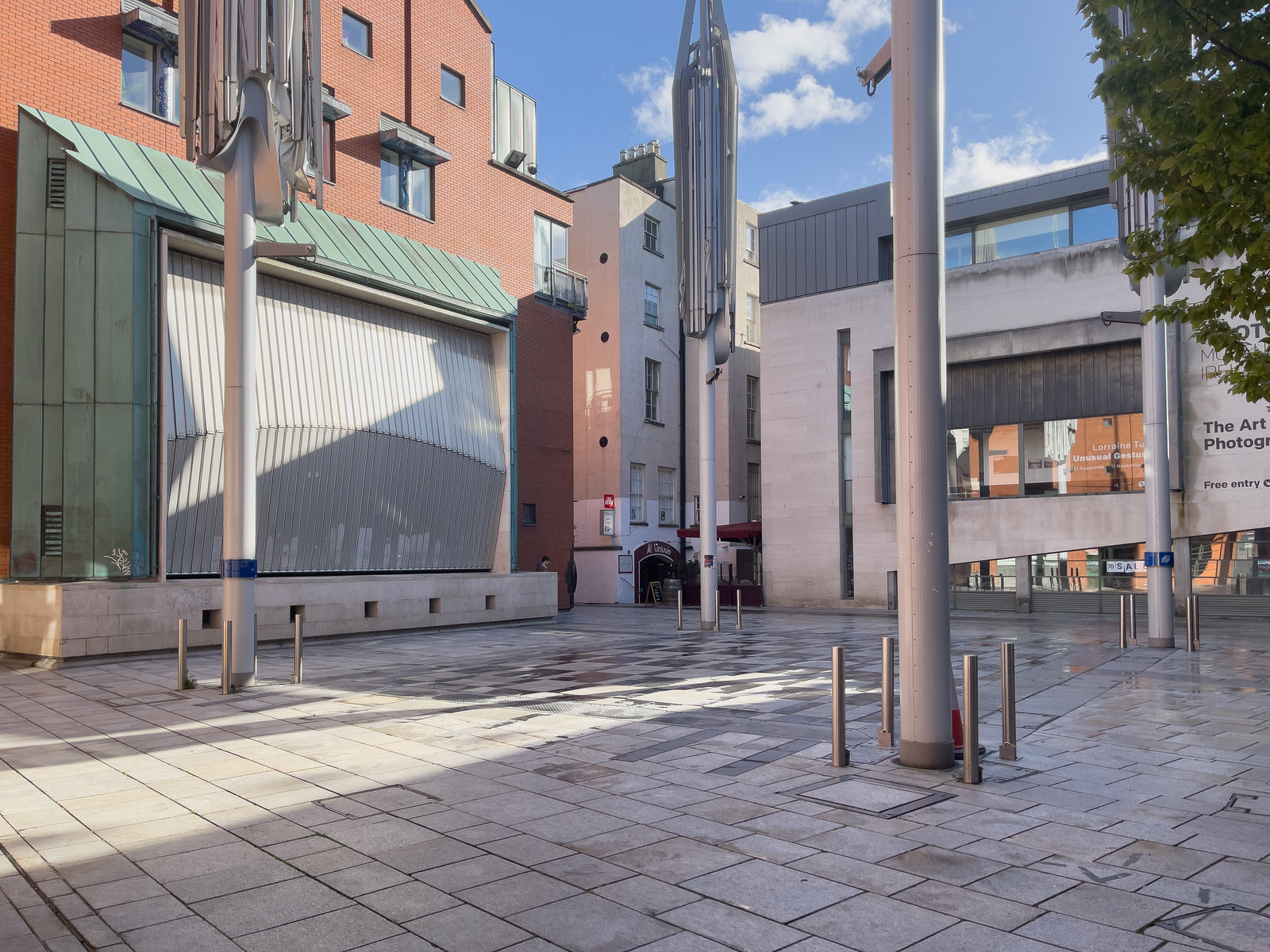 MEETING HOUSE SQUARE [OFF EUSTACE STREET AND EAST ESSEX STREET]
 013