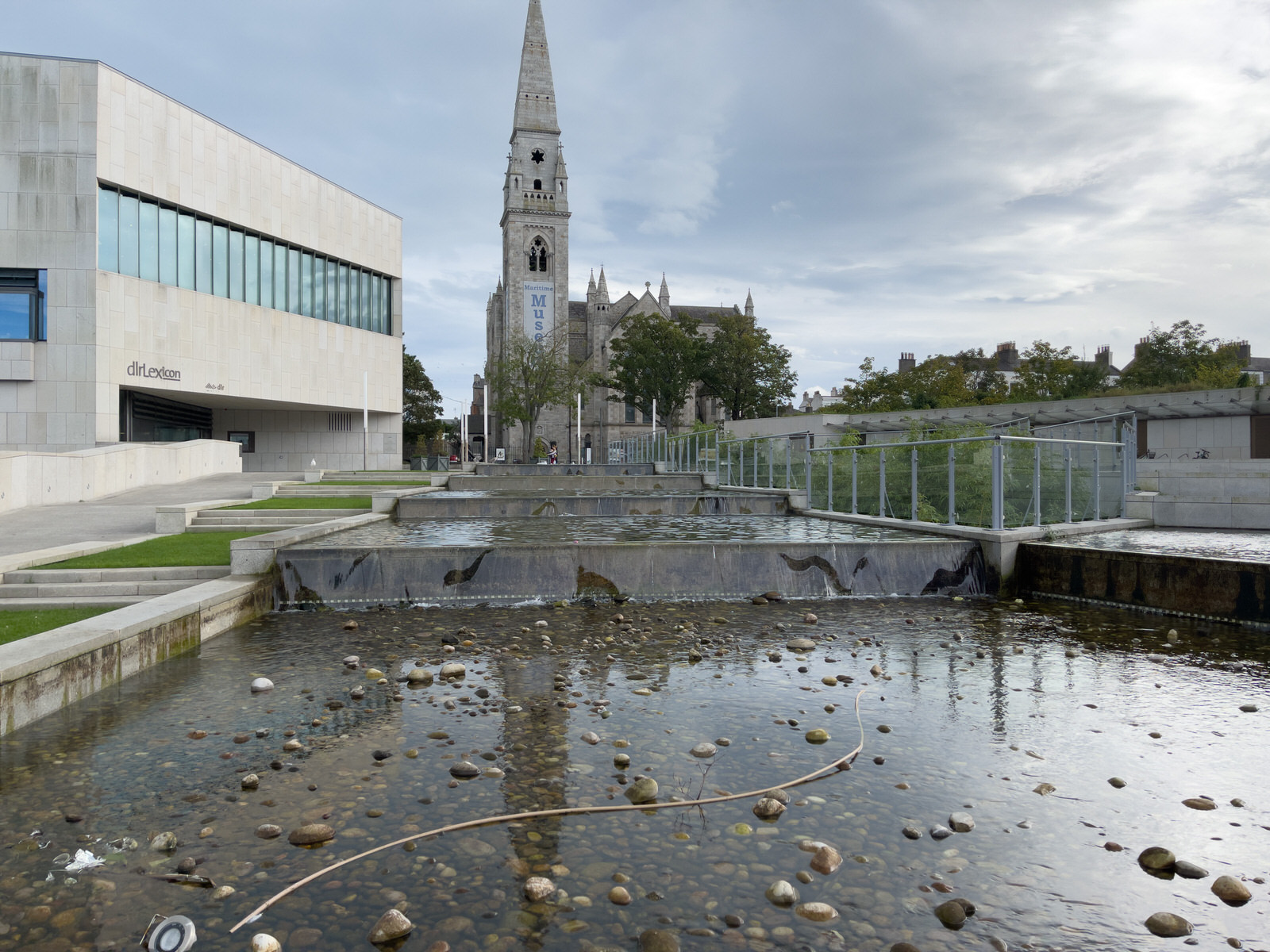THE WATER FEATURE AT THE DLR LEXICON [MORAN PARK DUN LAOGHAIRE 10 OCTOBER 2023] 010