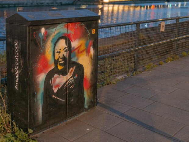 KAREN UNDERWOOD TRIBUTE Explore the vibrant tribute to soul singer Karen Underwood on St Patrick’s Quay, Cork. Painted by artist Kevin O’Brien...