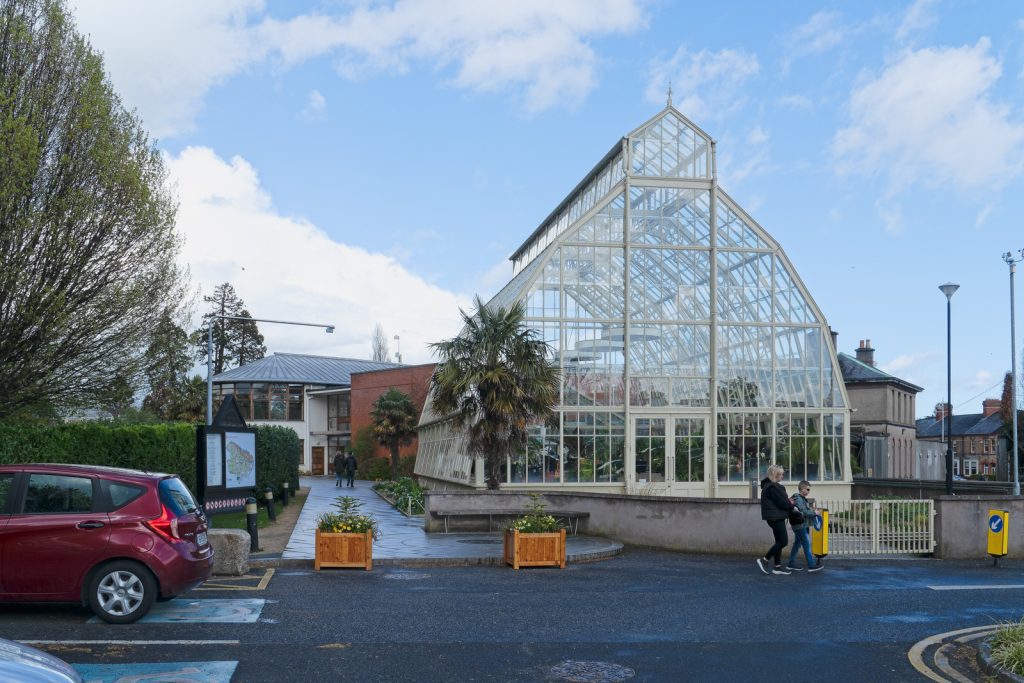 A FEW OF THE GLASSHOUSES IN THE BOTANIC GARDENS  003