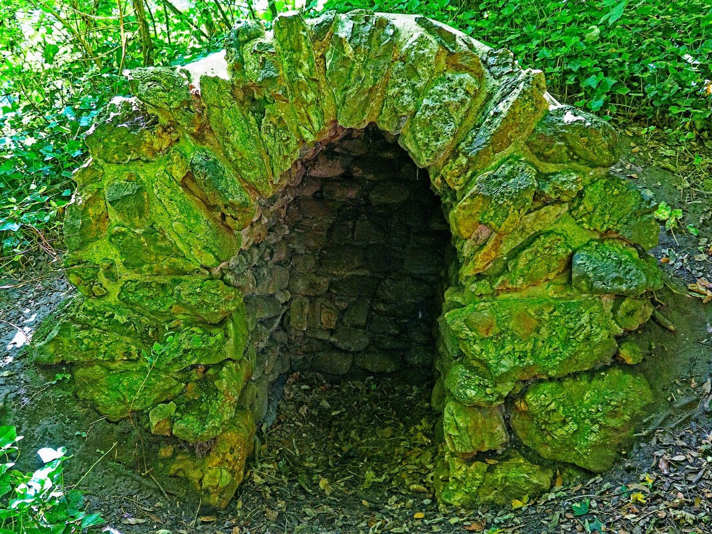 ST ANN'S WELL AT ST ANNE'S PARK [A HOLY WELL NOW DESCRIBED AS A WISHING WELL] 007