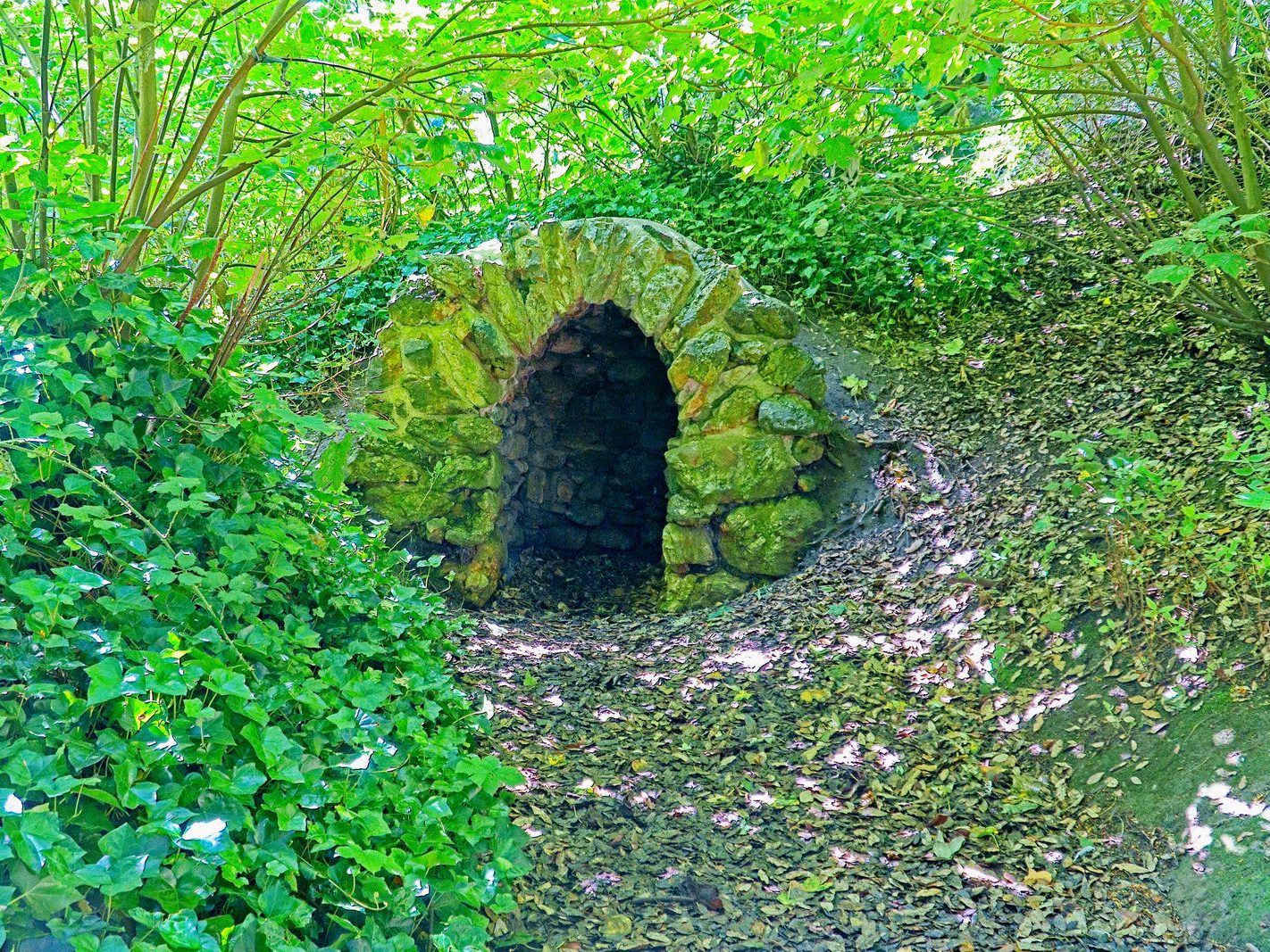 ST ANN'S WELL AT ST ANNE'S PARK [A HOLY WELL NOW DESCRIBED AS A WISHING WELL] 006