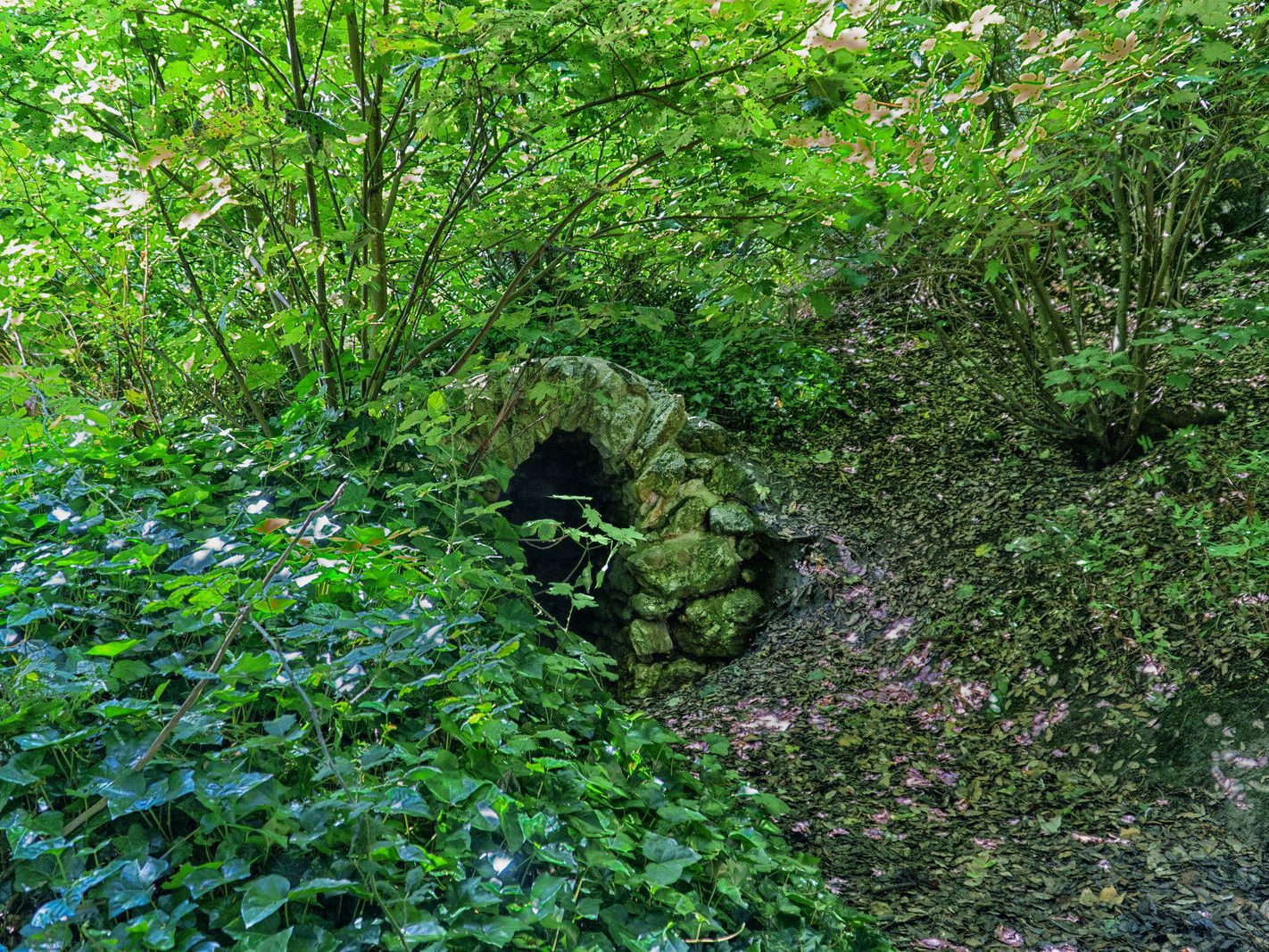 ST ANN'S WELL AT ST ANNE'S PARK [A HOLY WELL NOW DESCRIBED AS A WISHING WELL] 004