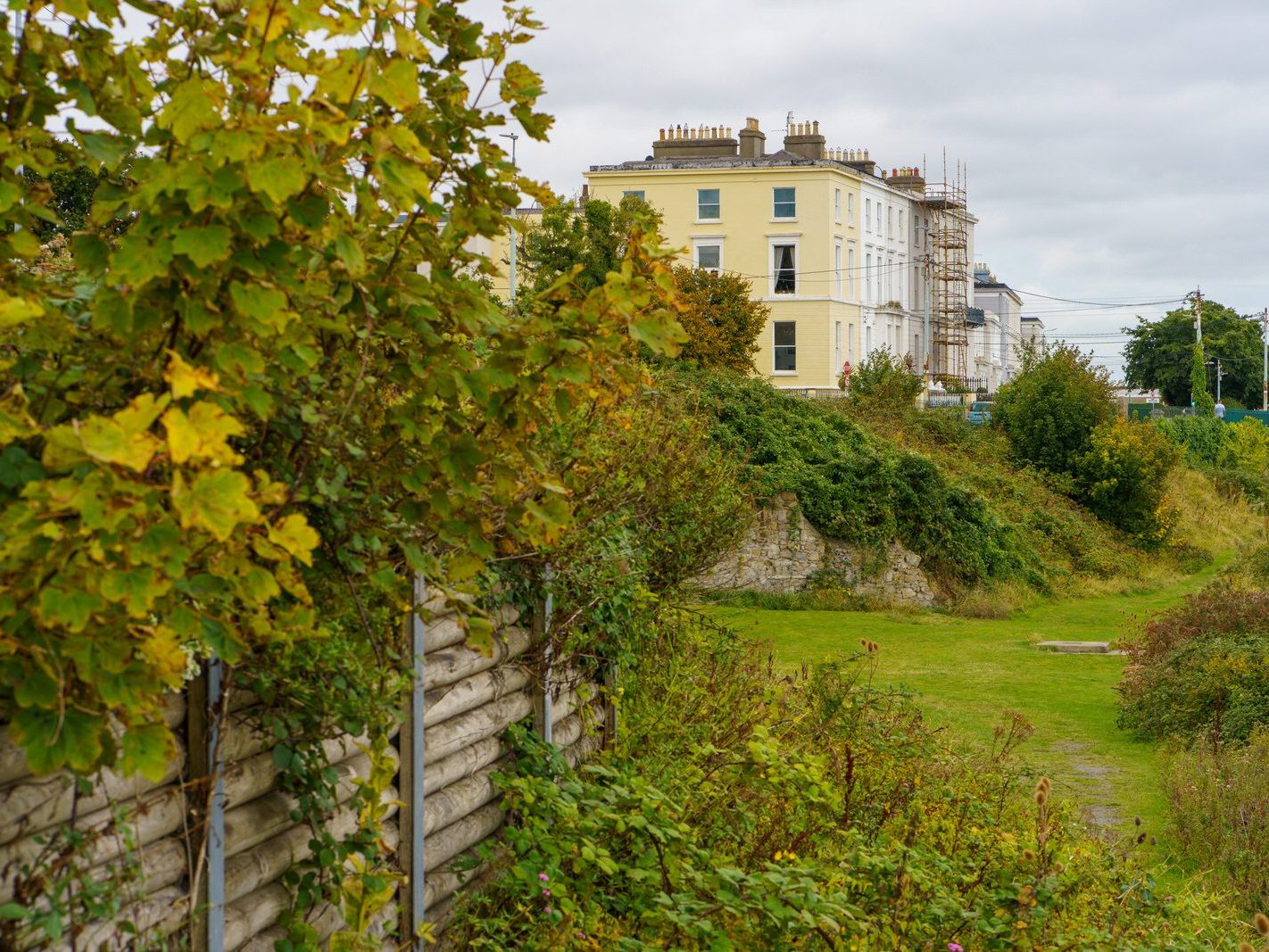 SEAPOINT PUBLIC PARK IN DUN LAOGHAIRE [BETWEEN SEAPOINT STATION AND SALTHILL MONKSTOWN STATION]-240508-1