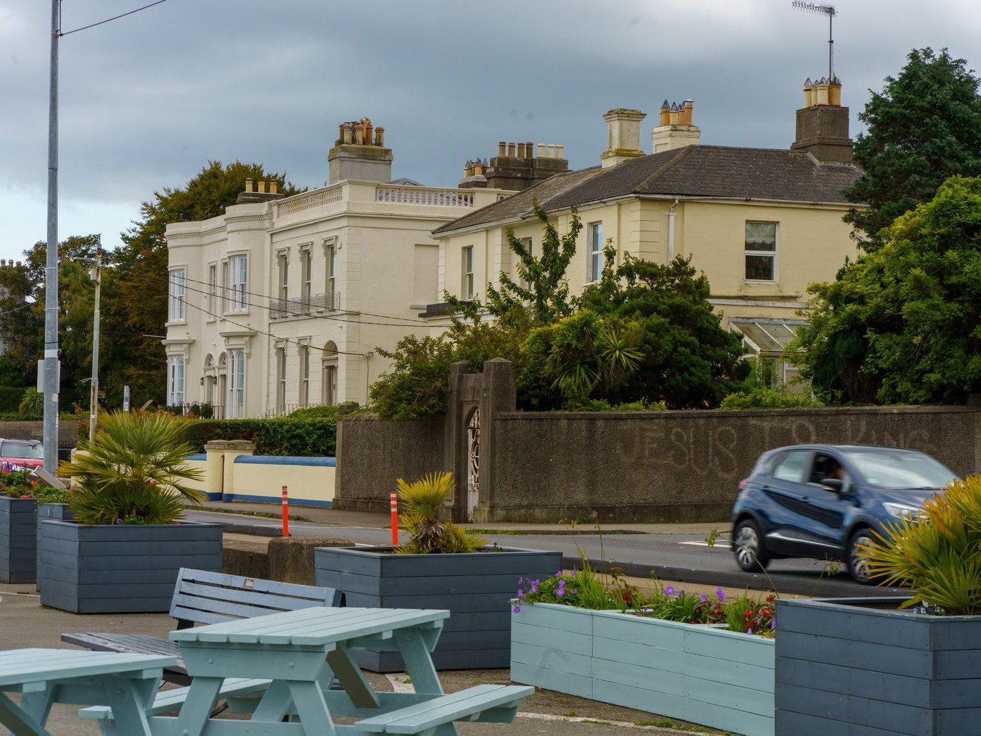 SEAPOINT PUBLIC PARK IN DUN LAOGHAIRE [BETWEEN SEAPOINT STATION AND SALTHILL MONKSTOWN STATION]-240517-1