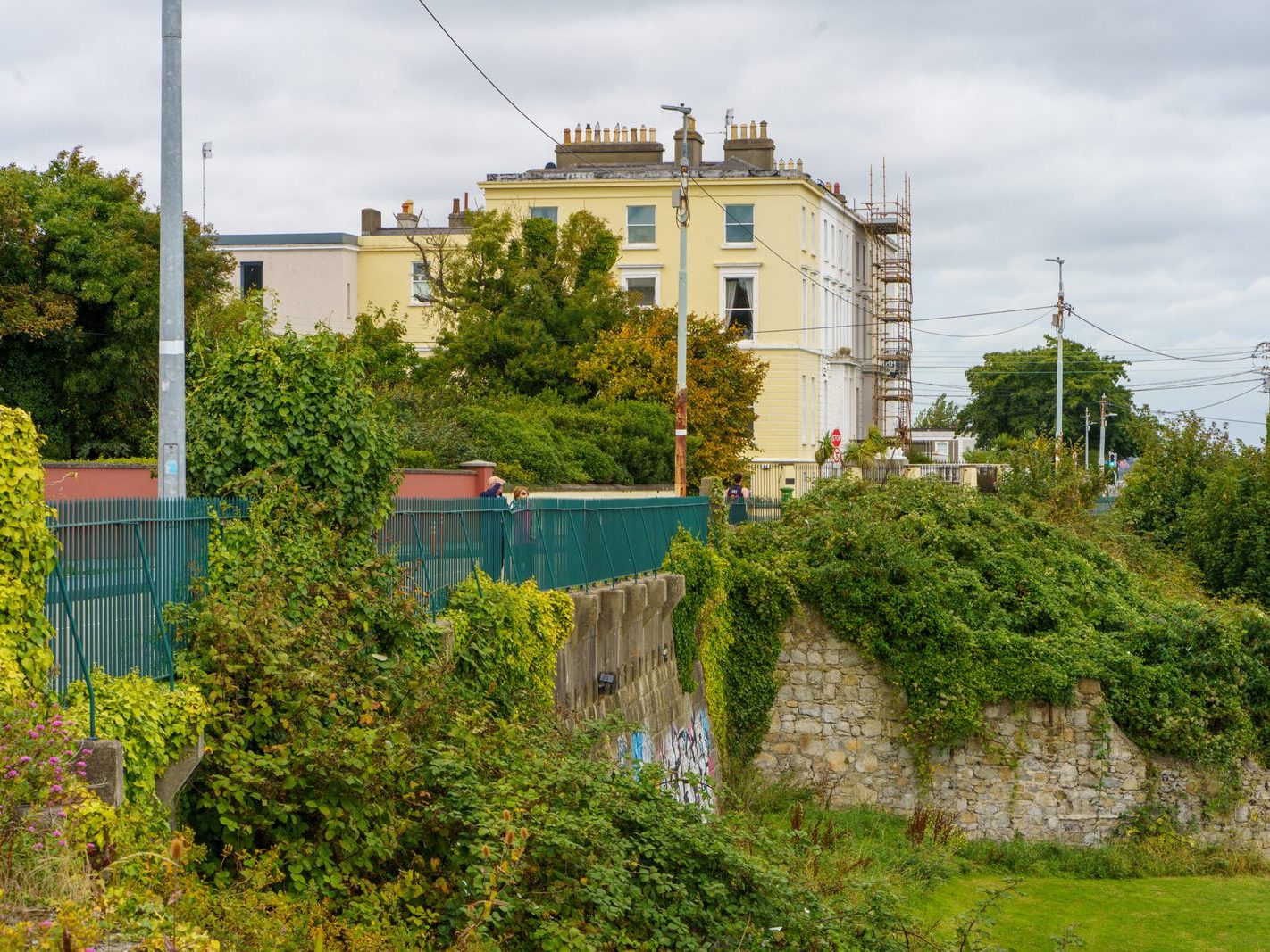 SEAPOINT PUBLIC PARK IN DUN LAOGHAIRE [BETWEEN SEAPOINT STATION AND SALTHILL MONKSTOWN STATION]-240519-1