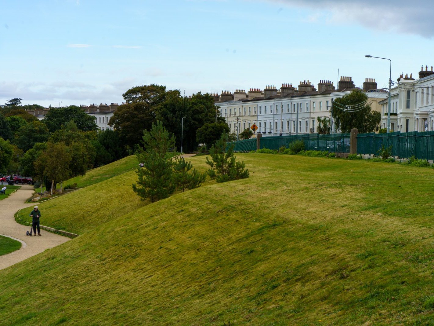 SEAPOINT PUBLIC PARK IN DUN LAOGHAIRE [BETWEEN SEAPOINT STATION AND SALTHILL MONKSTOWN STATION]-240533-1